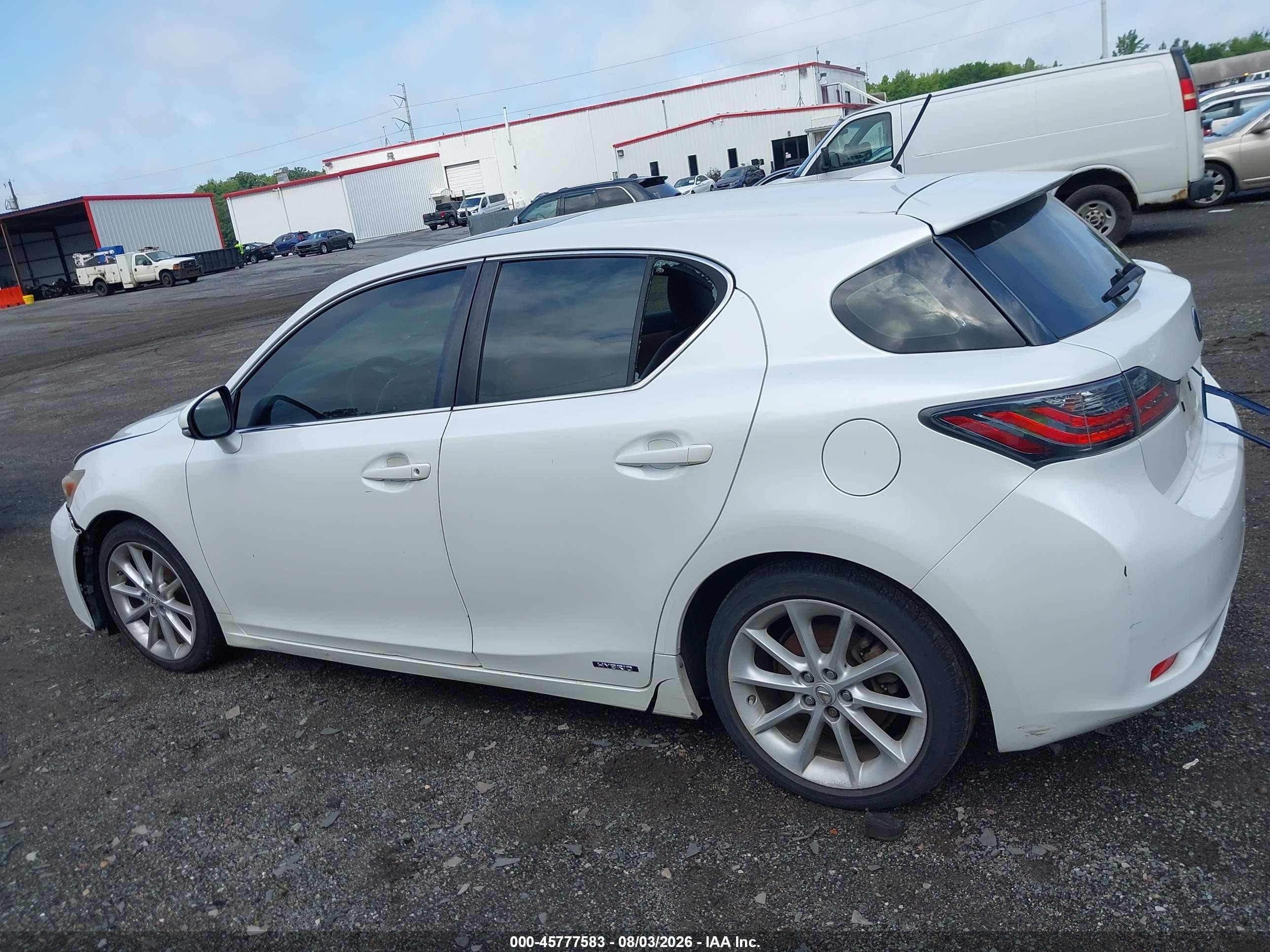 2013 Lexus Ct 200h   White vin: JTHKD5BHOD2152799