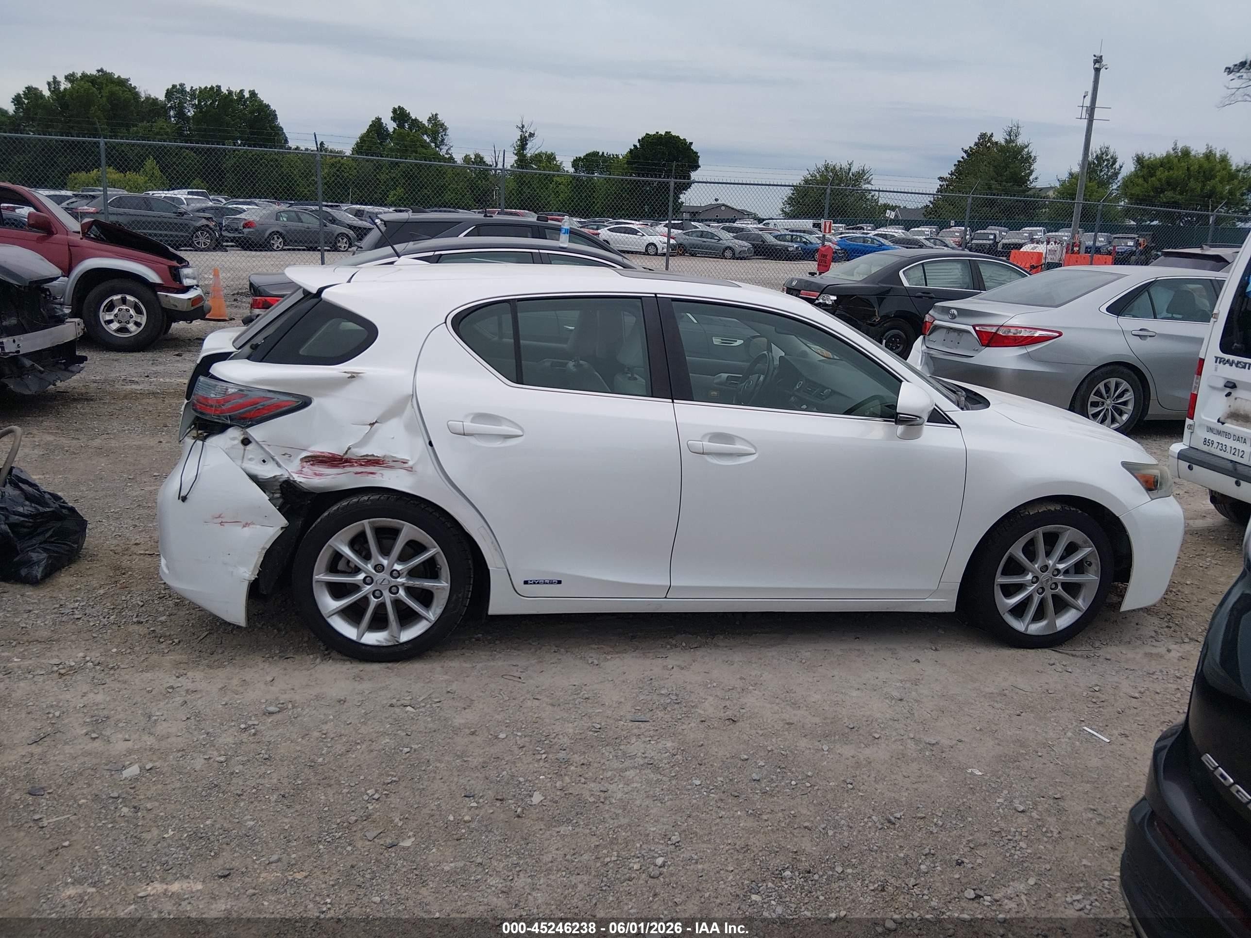 2011 Lexus Ct 200h Premium White vin: JTHKD5BHXB2027726