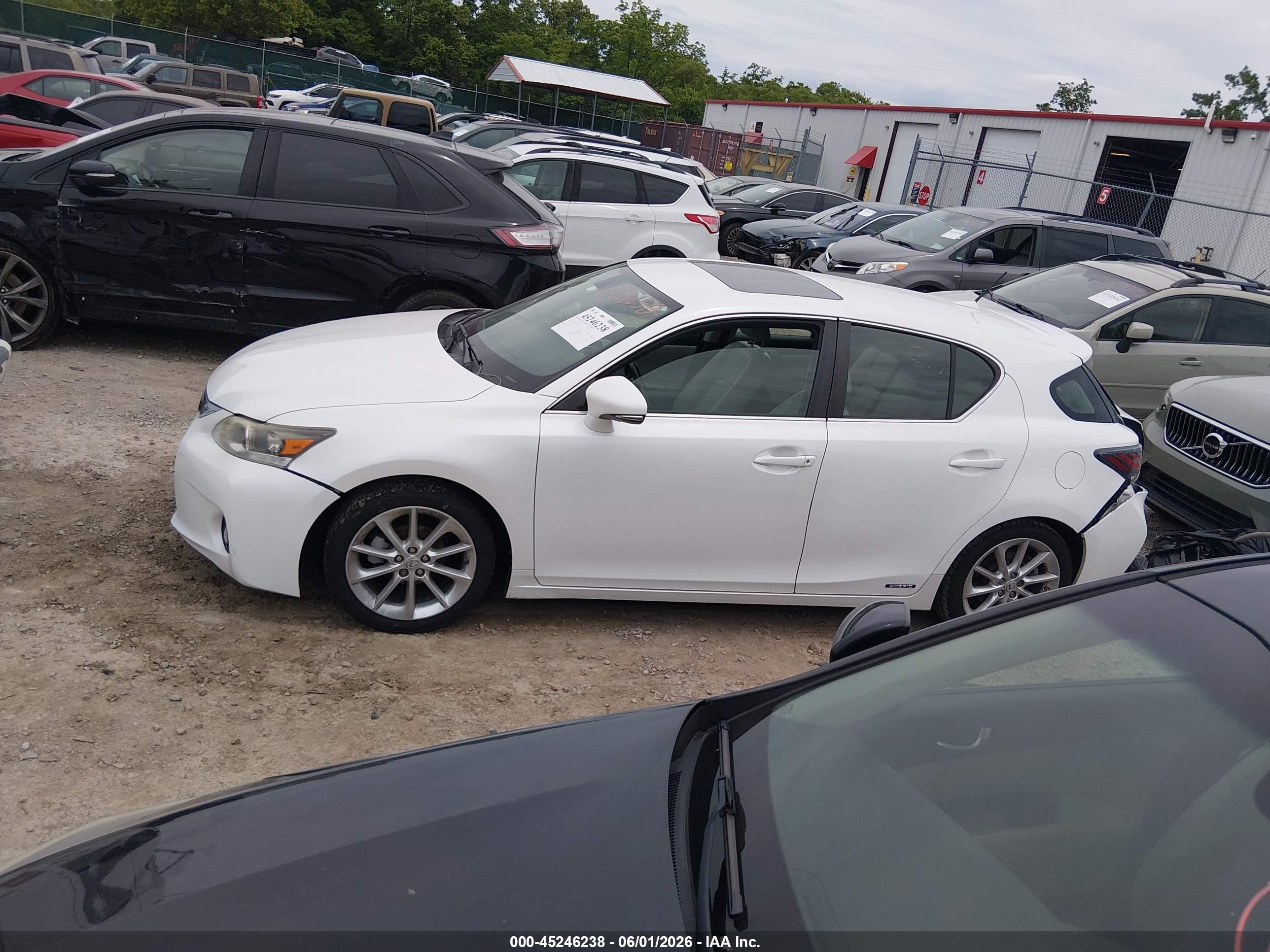 2011 Lexus Ct 200h Premium White vin: JTHKD5BHXB2027726