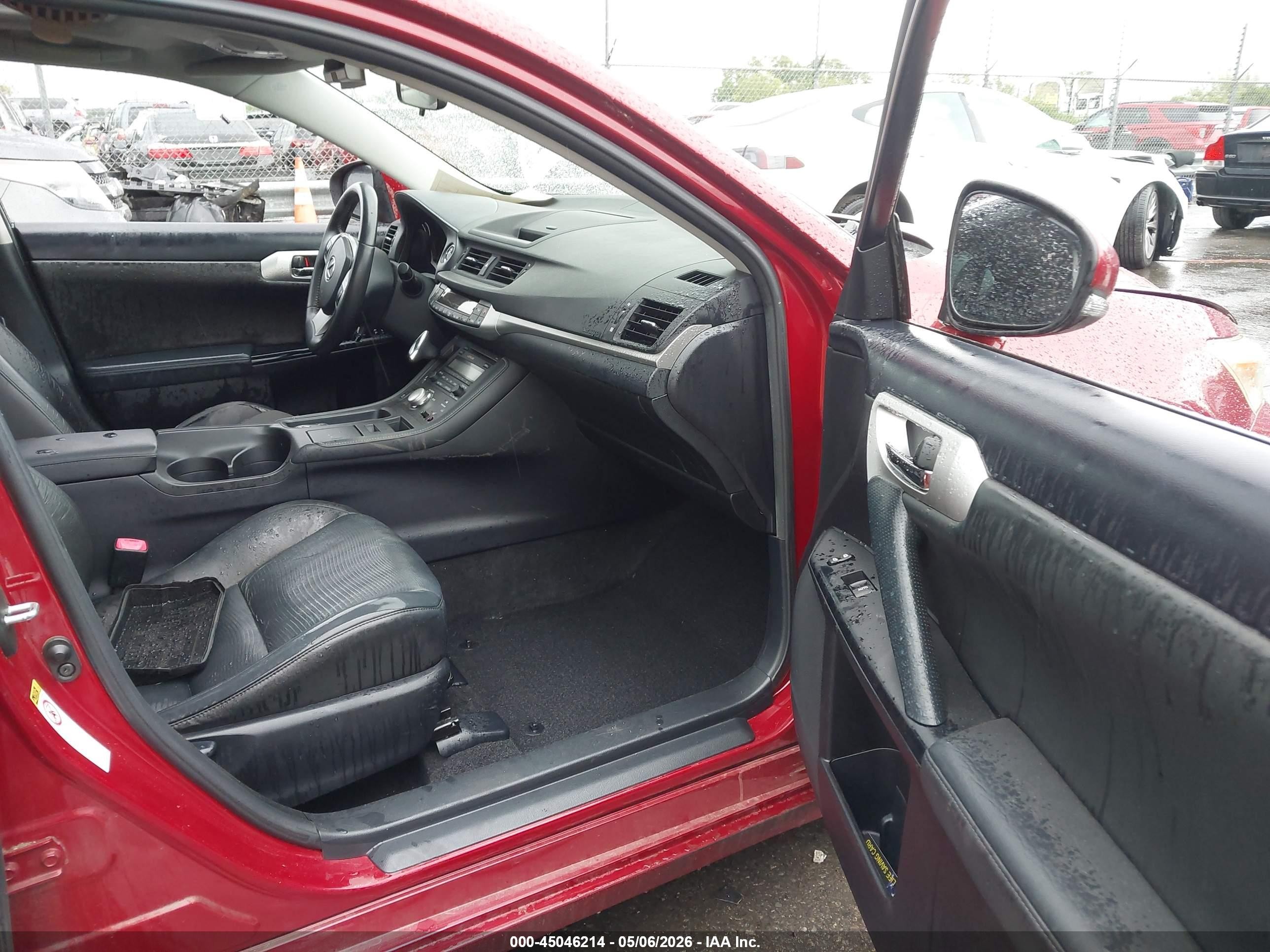 2012 Lexus Ct 200h Premium Red vin: JTHKD5BHXC2055902