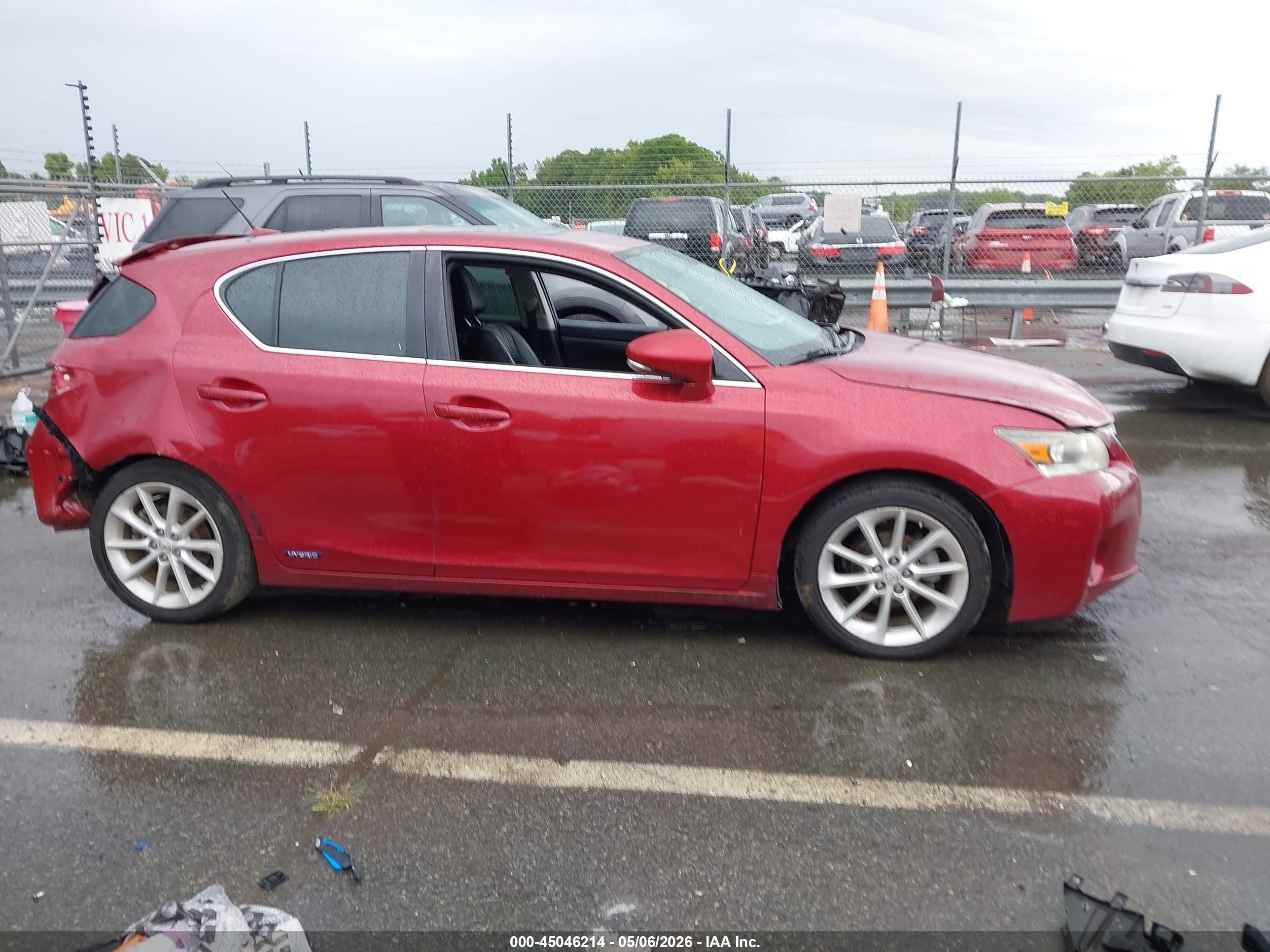 2012 Lexus Ct 200h Premium Red vin: JTHKD5BHXC2055902