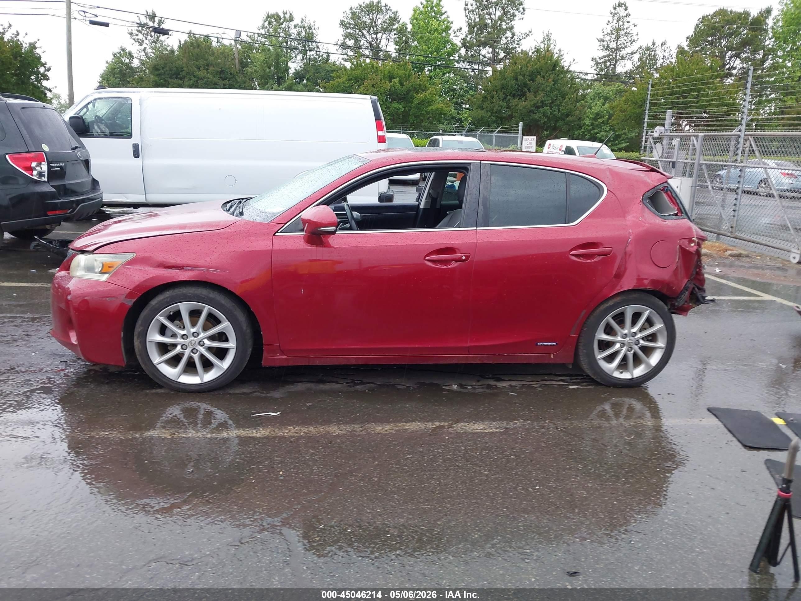 2012 Lexus Ct 200h Premium Red vin: JTHKD5BHXC2055902