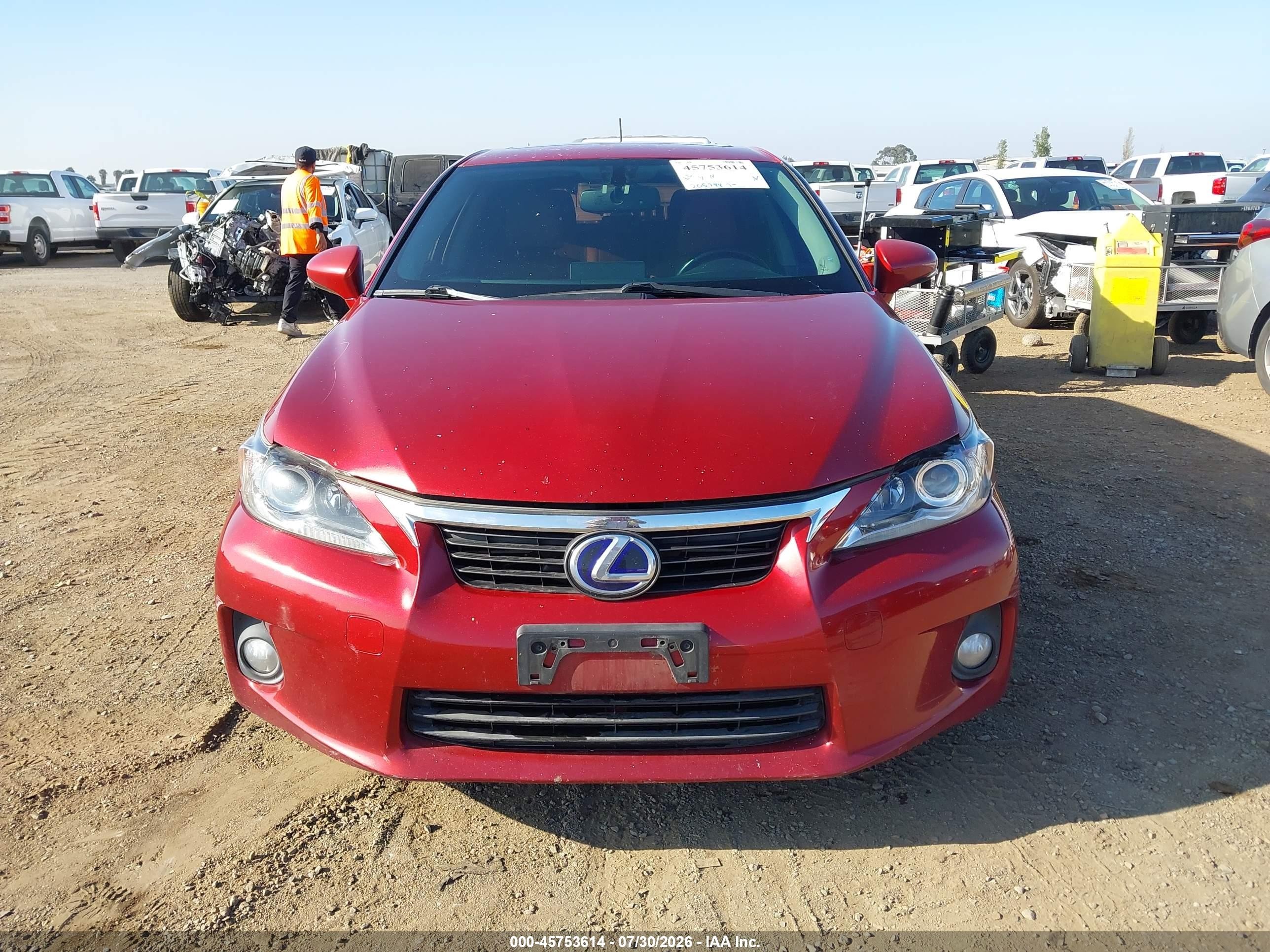 2013 Lexus Ct 200h Red vin: JTHKD5BHXD2148307