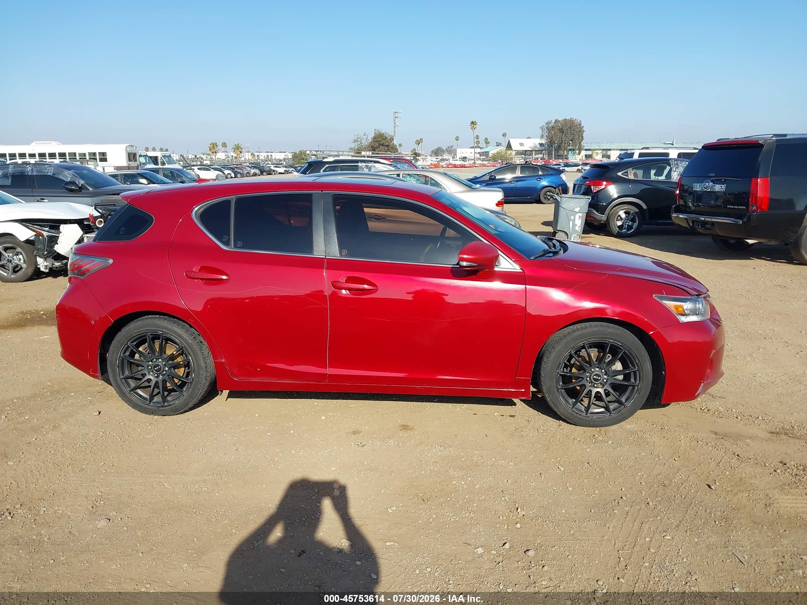 2013 Lexus Ct 200h Red vin: JTHKD5BHXD2148307