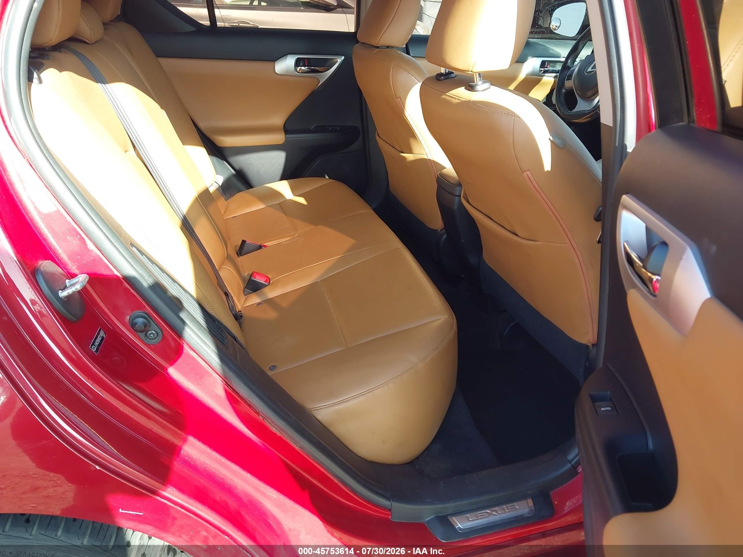 2013 Lexus Ct 200h Red vin: JTHKD5BHXD2148307
