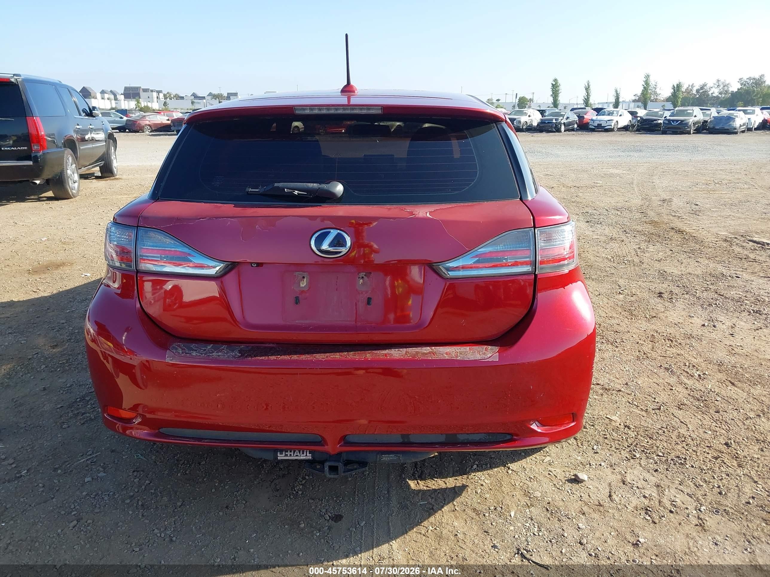 2013 Lexus Ct 200h Red vin: JTHKD5BHXD2148307