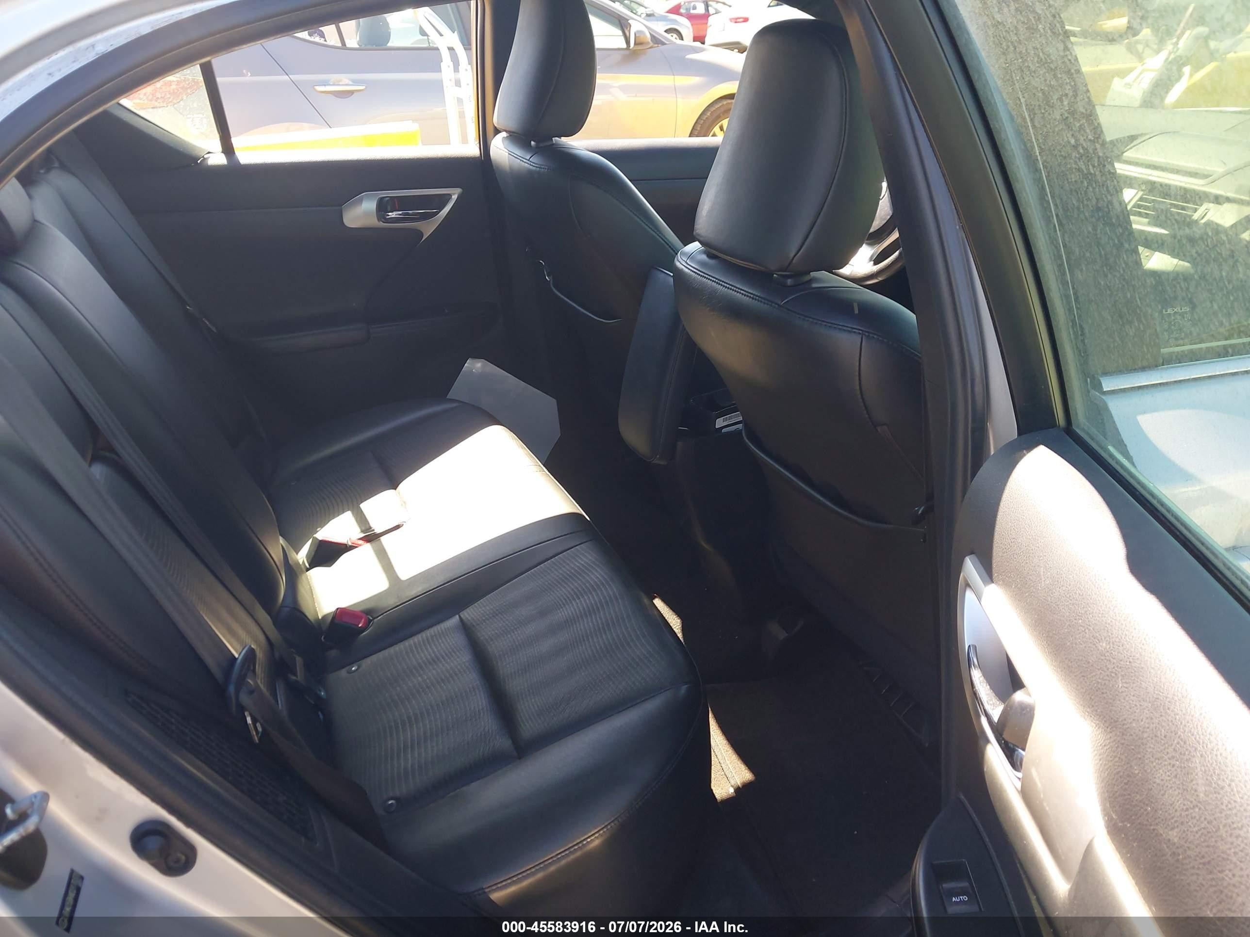 2013 Lexus Ct 200h   Silver vin: JTHKD5BHXD2170372
