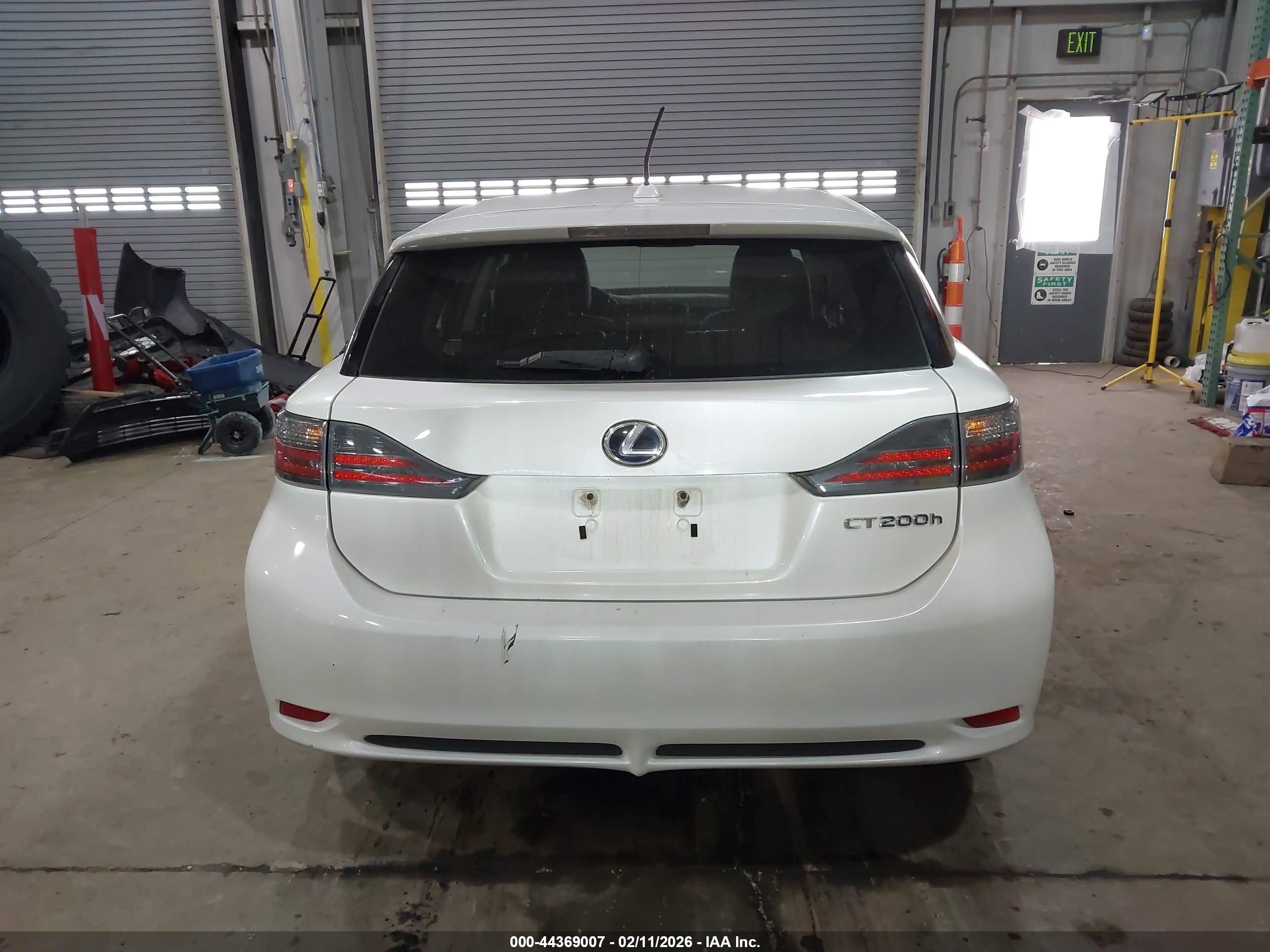 2013 Lexus Ct 200h   White vin: JTHKD5BHXD2171005