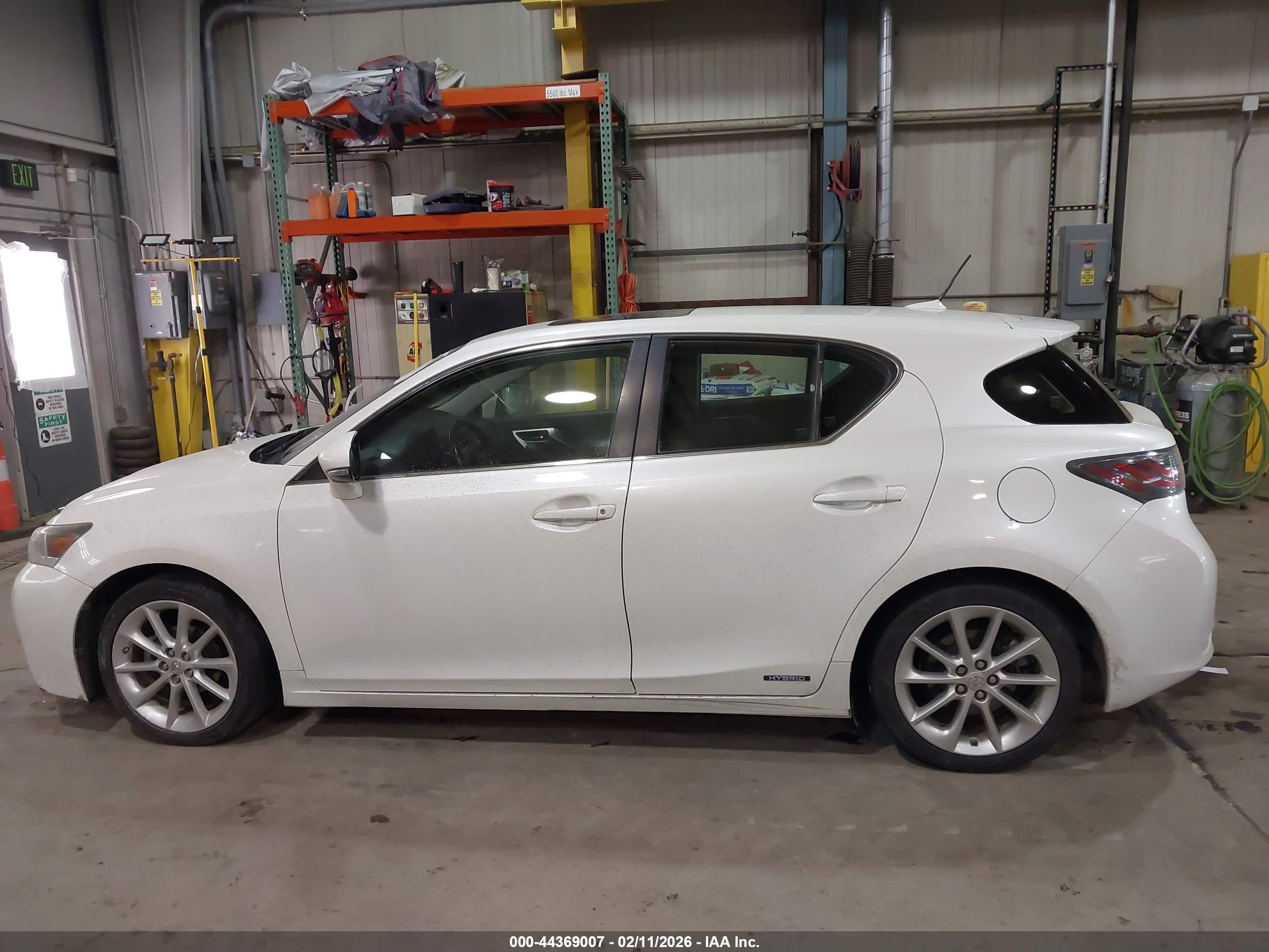2013 Lexus Ct 200h   White vin: JTHKD5BHXD2171005