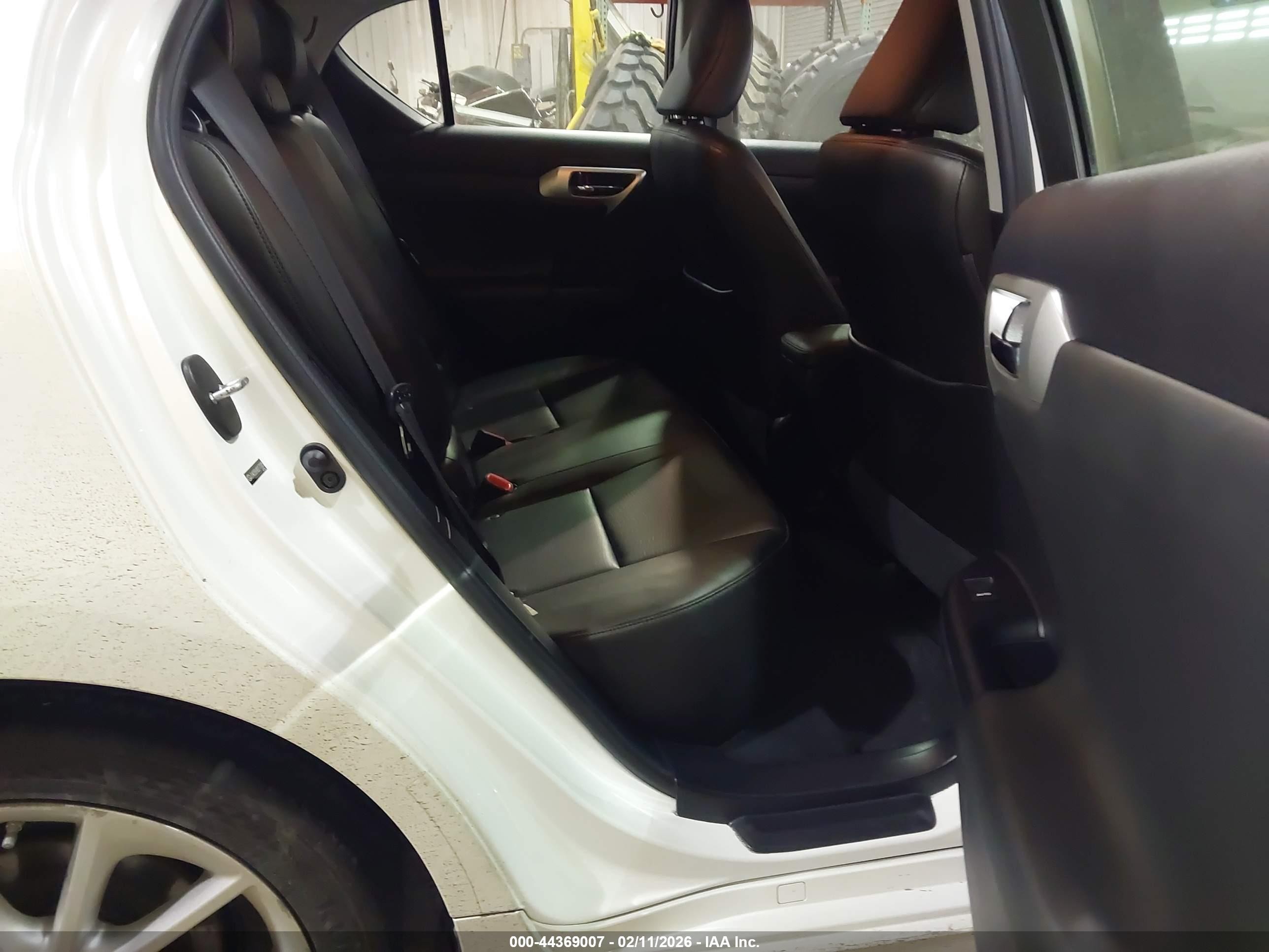 2013 Lexus Ct 200h   White vin: JTHKD5BHXD2171005