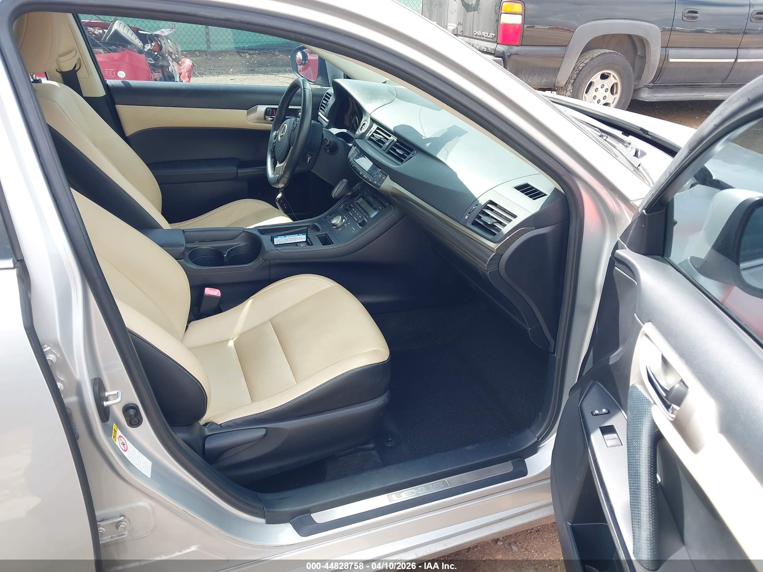 2015 Lexus Ct 200h Silver vin: JTHKD5BHXF2225888
