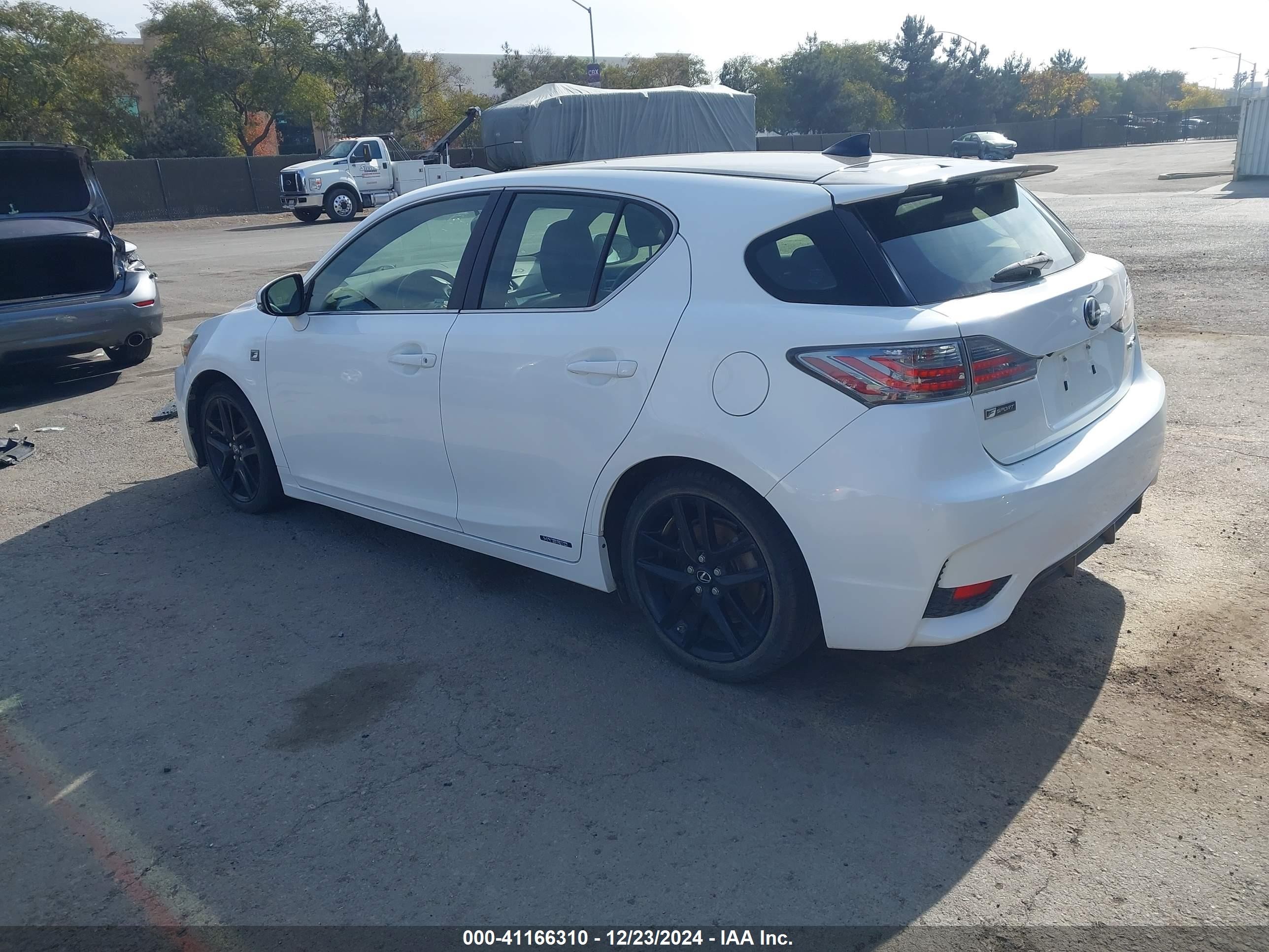 2015 Lexus Ct 200h   White vin: JTHKD5BHXF2249690