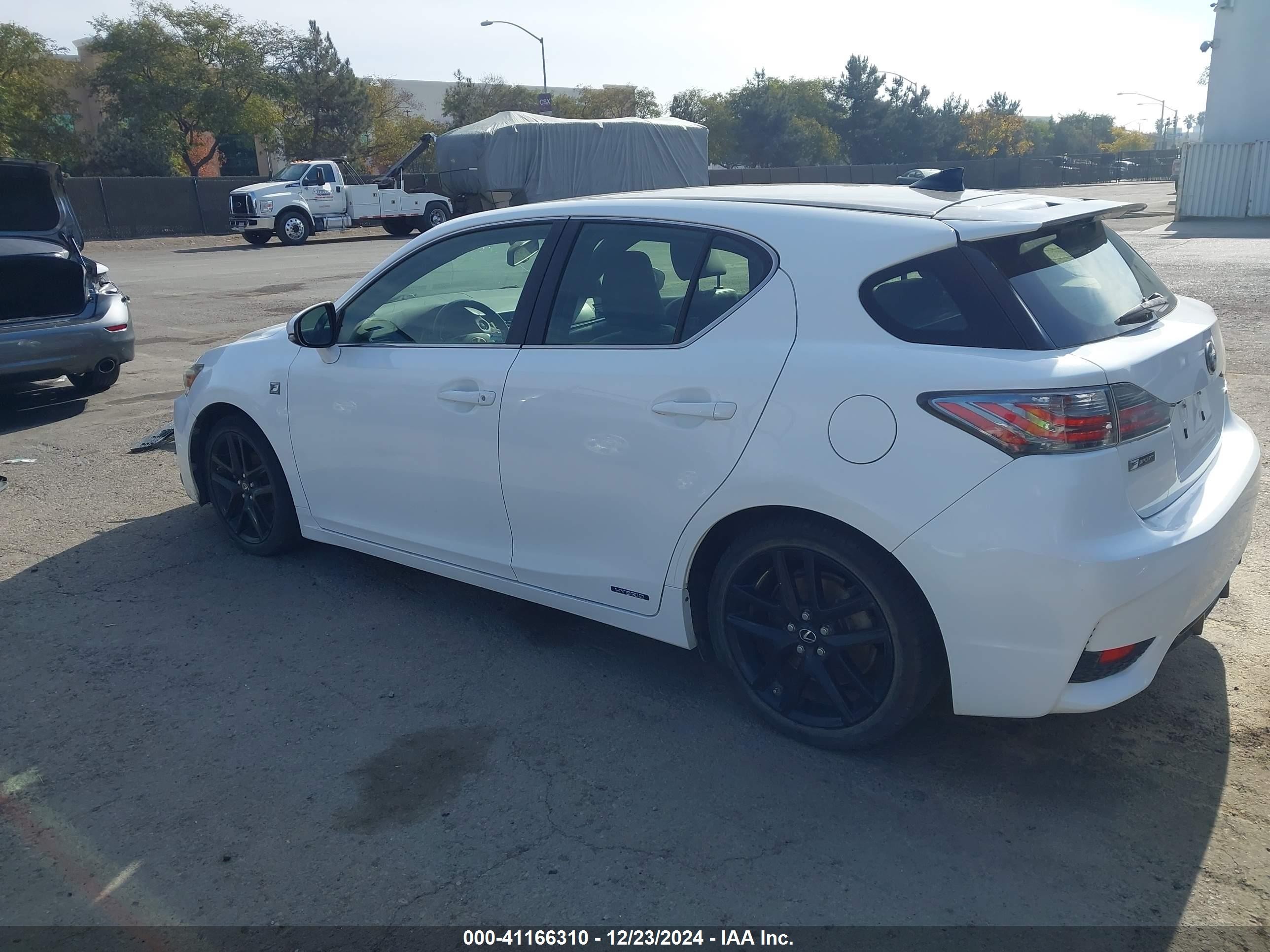 2015 Lexus Ct 200h   White vin: JTHKD5BHXF2249690