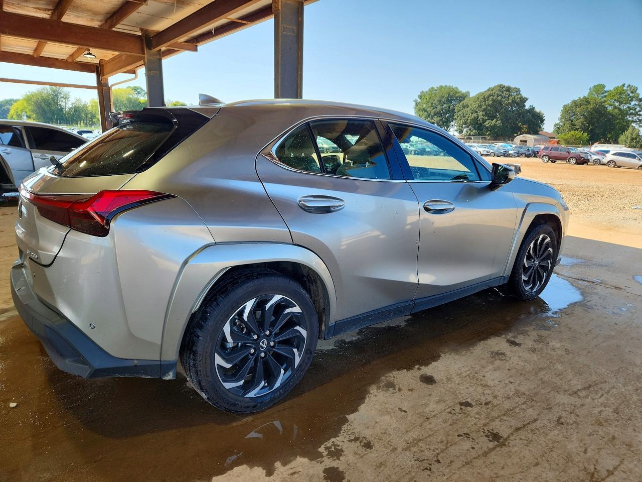 2022 Lexus Ux 200 Base Brown vin: JTHP3JBH9N2056530