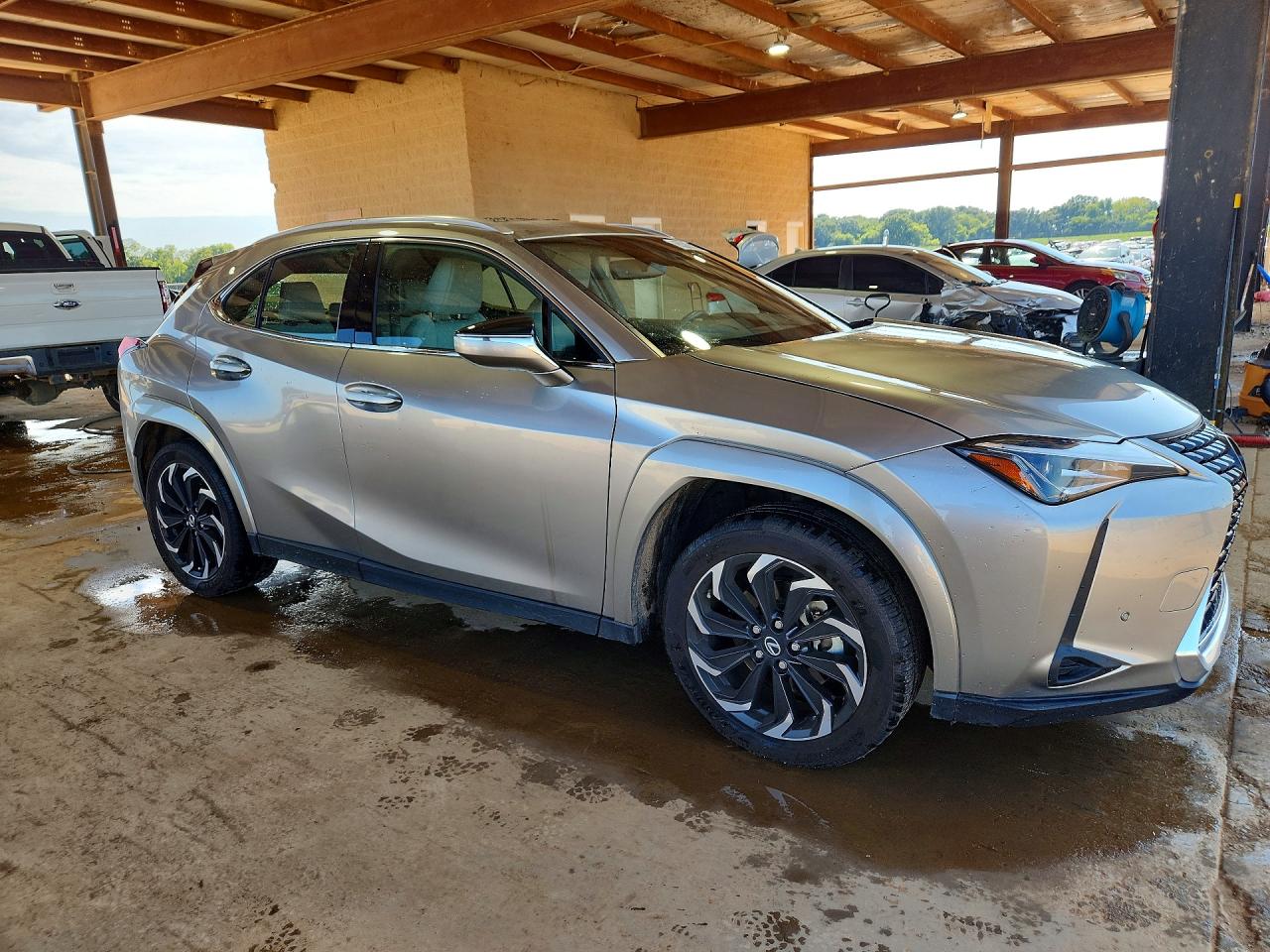 2022 Lexus Ux 200 Base Brown vin: JTHP3JBH9N2056530