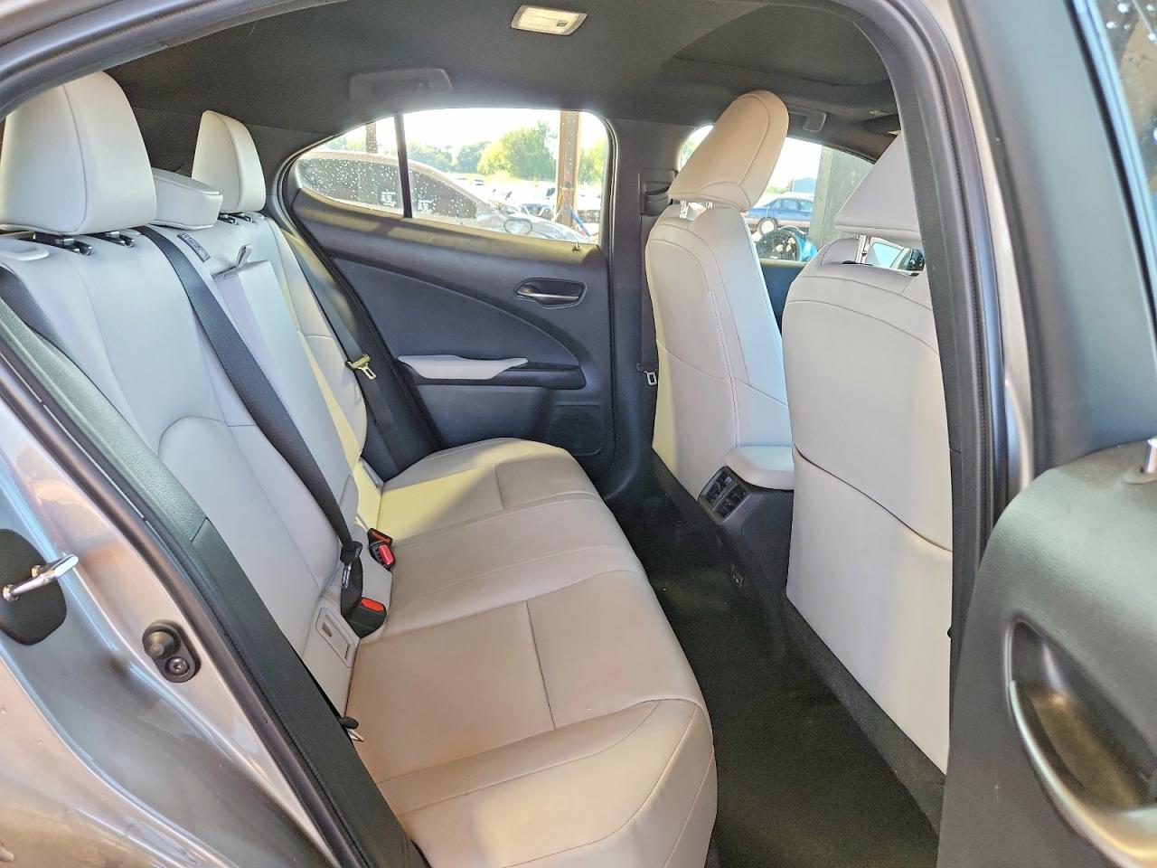 2022 Lexus Ux 200 Base Brown vin: JTHP3JBH9N2056530