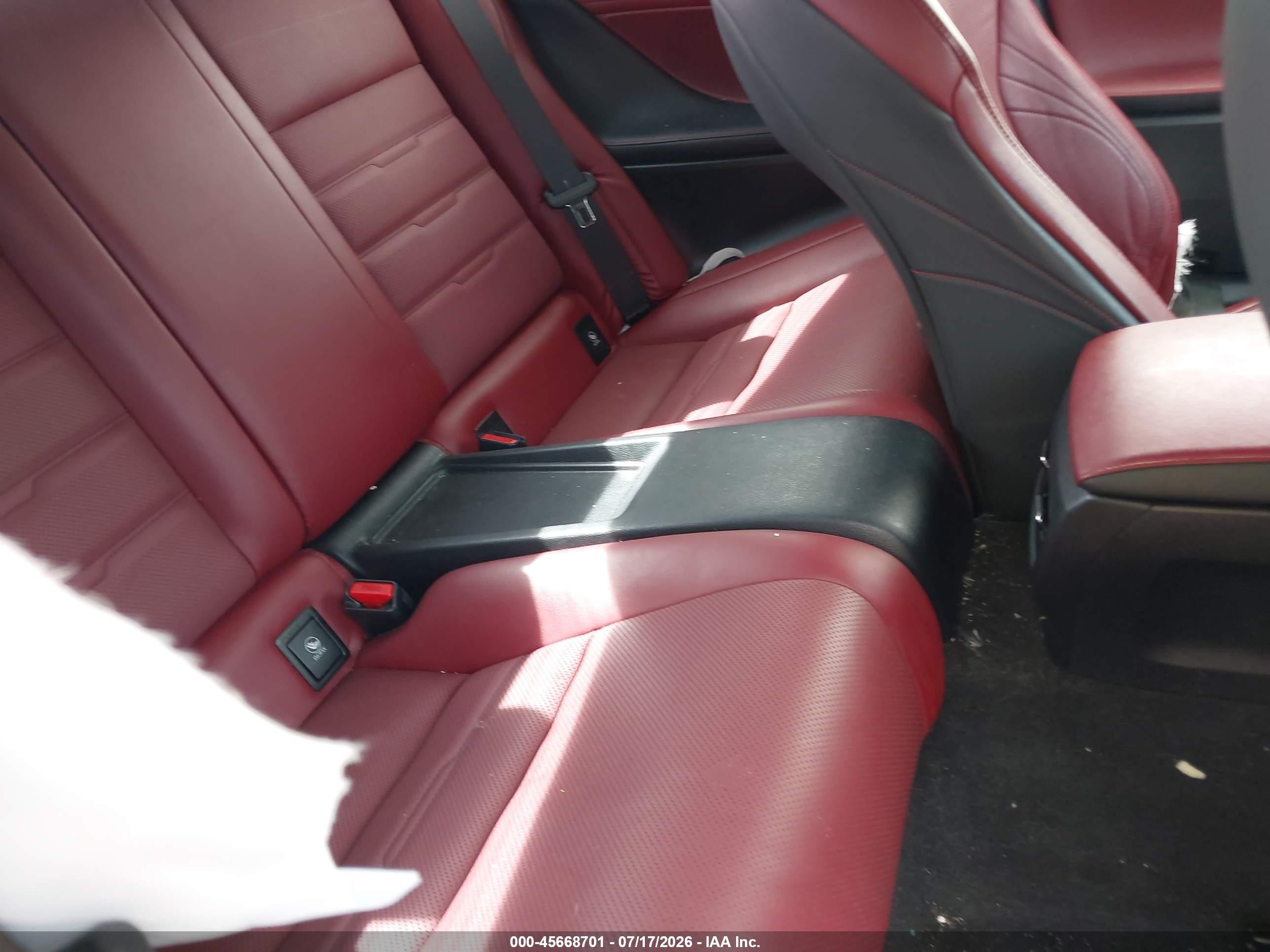 2015 Lexus Rc 350   Белый vin: JTHSE5BC2F5002888