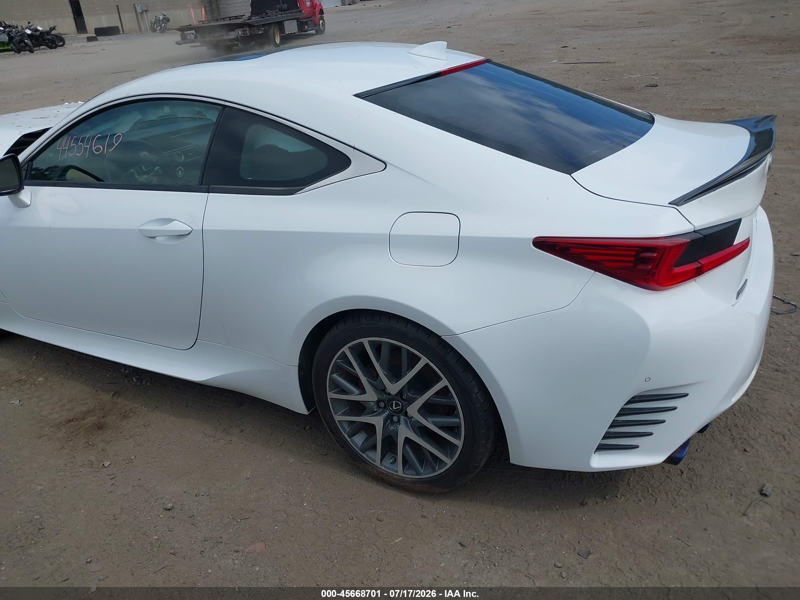 2015 Lexus Rc 350   Белый vin: JTHSE5BC2F5002888