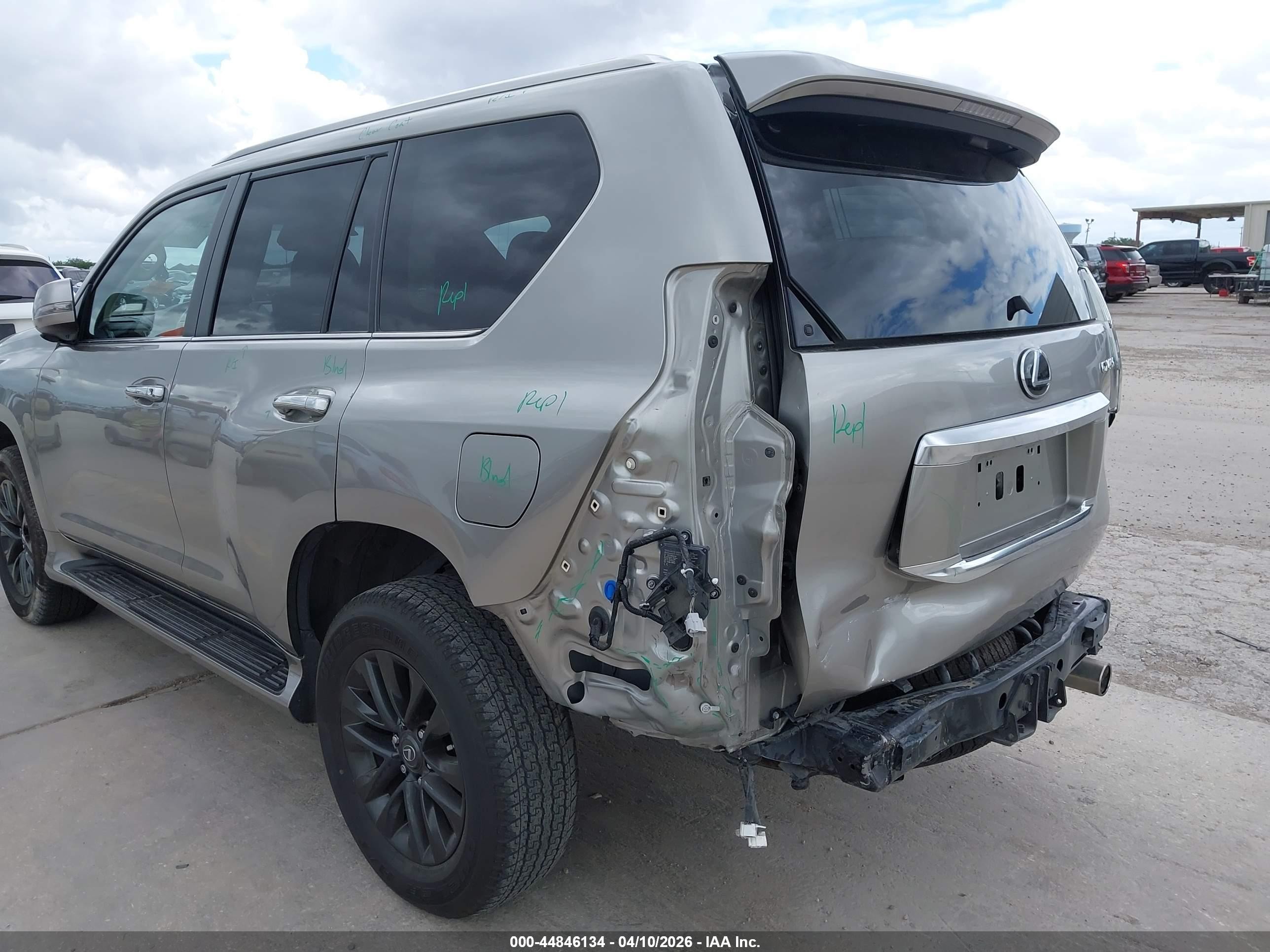 2022 Lexus Gx 460 Premium Серебряный vin: JTJAM7BX4N5336284