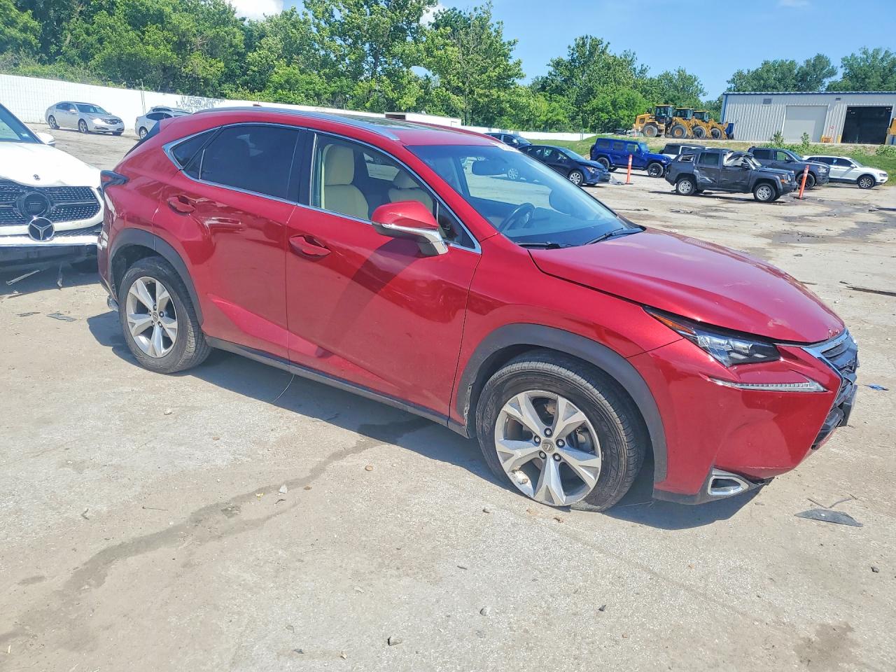 2017 Lexus Nx 200t Base Красный vin: JTJBARBZ7H2130831
