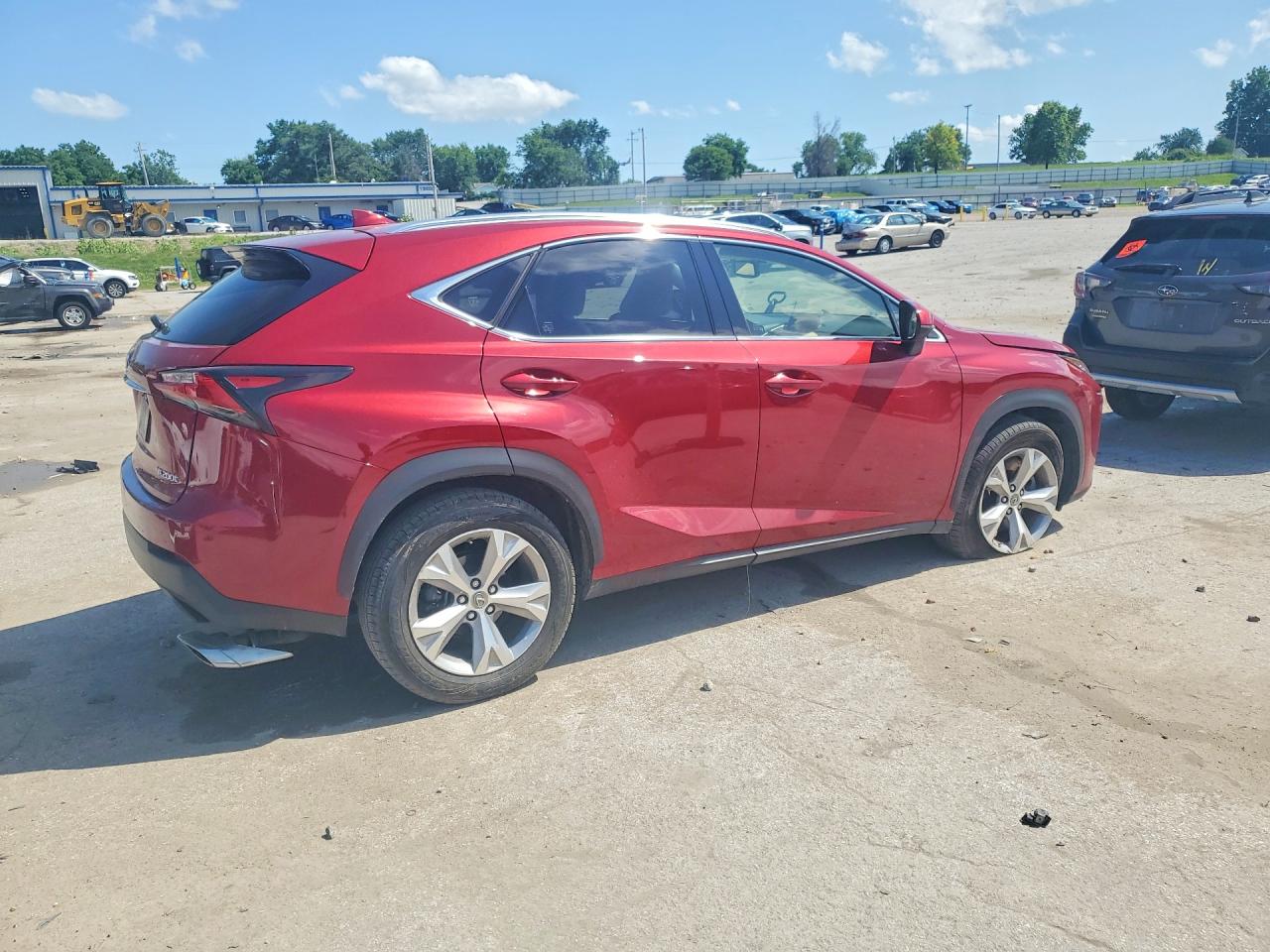 2017 Lexus Nx 200t Base Красный vin: JTJBARBZ7H2130831