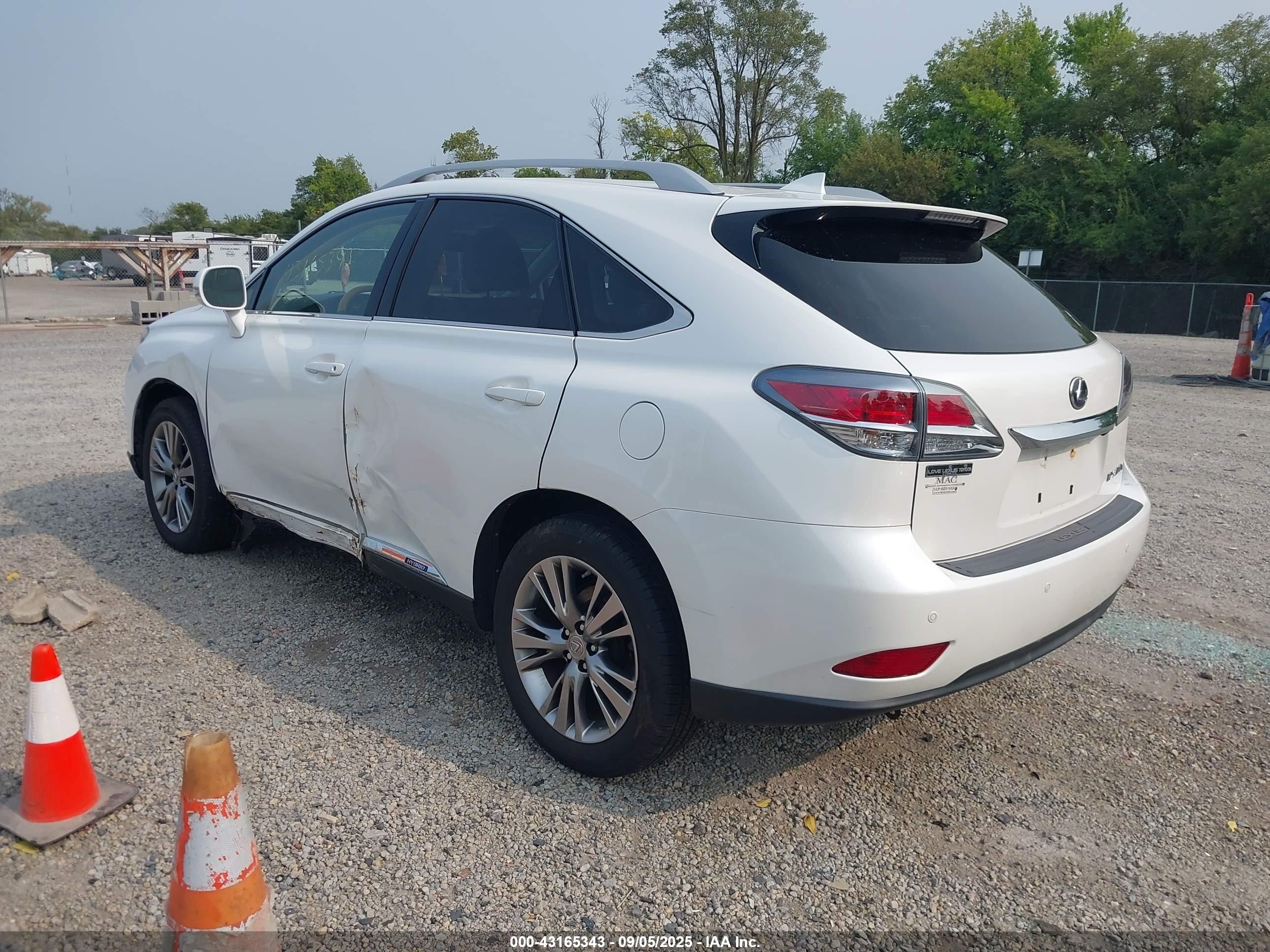 2014 Lexus Rx 450h   White vin: JTJBC1BA5E2067357