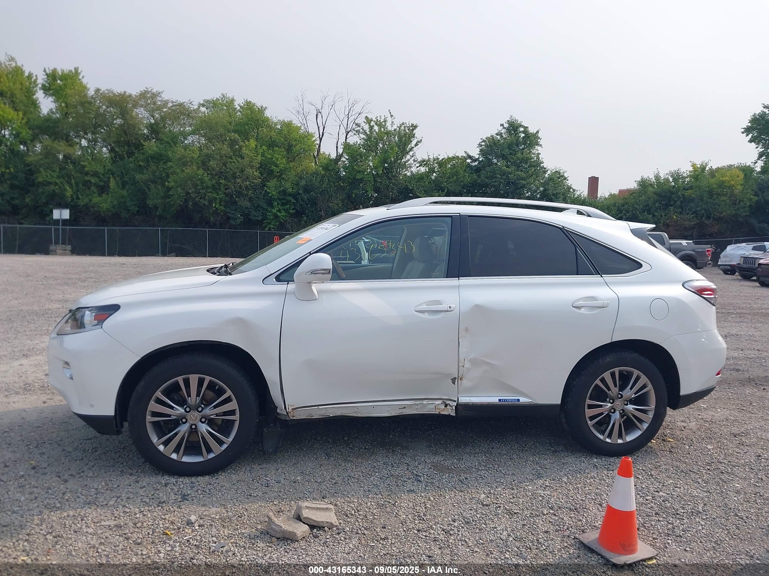 2014 Lexus Rx 450h   White vin: JTJBC1BA5E2067357