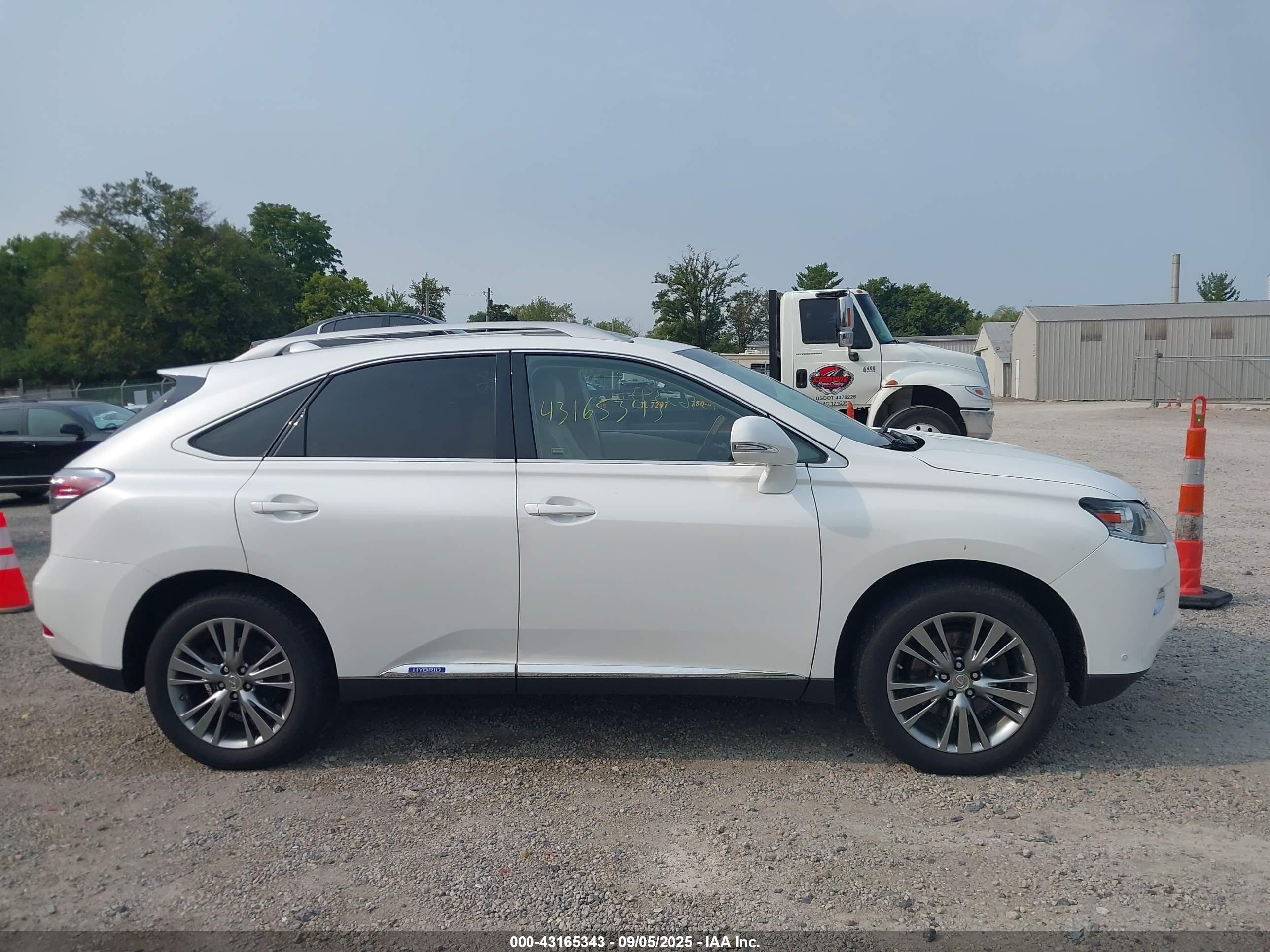 2014 Lexus Rx 450h   White vin: JTJBC1BA5E2067357