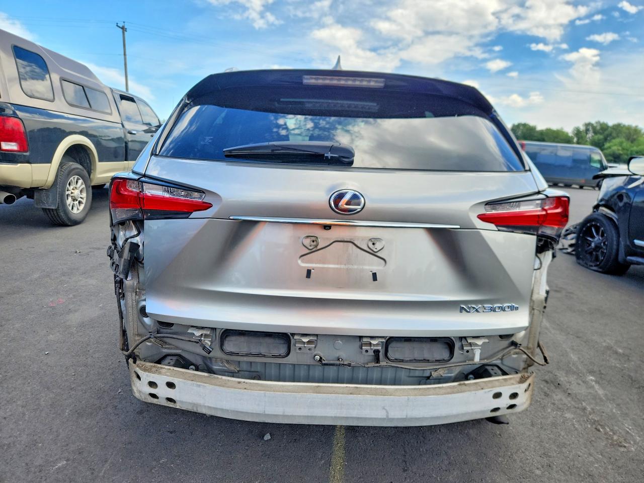 2015 Lexus Nx 300h Серебряный vin: JTJBJRBZ8F2024479
