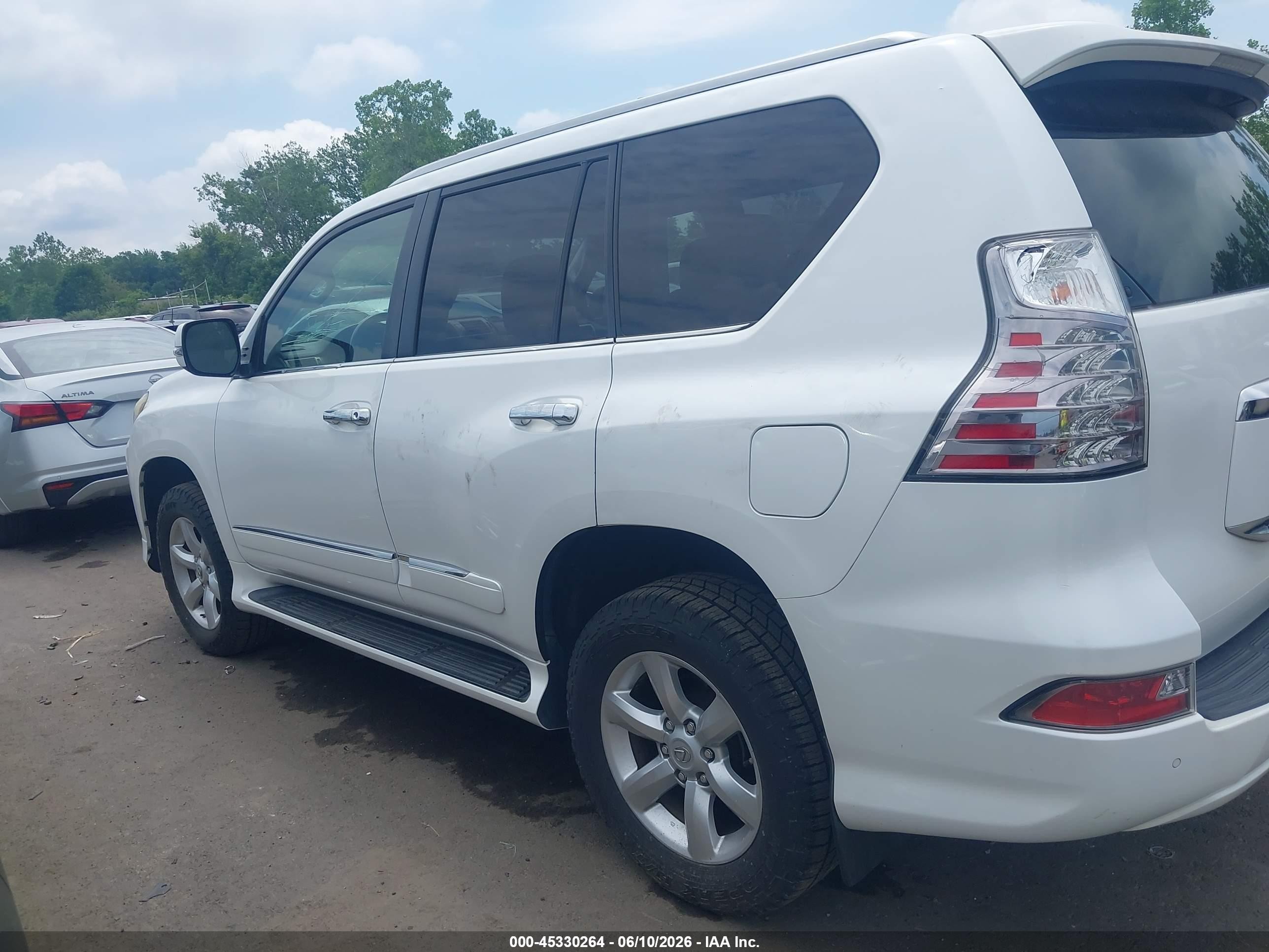 2015 Lexus Gx 460   Белый vin: JTJBM7FX0F5095968