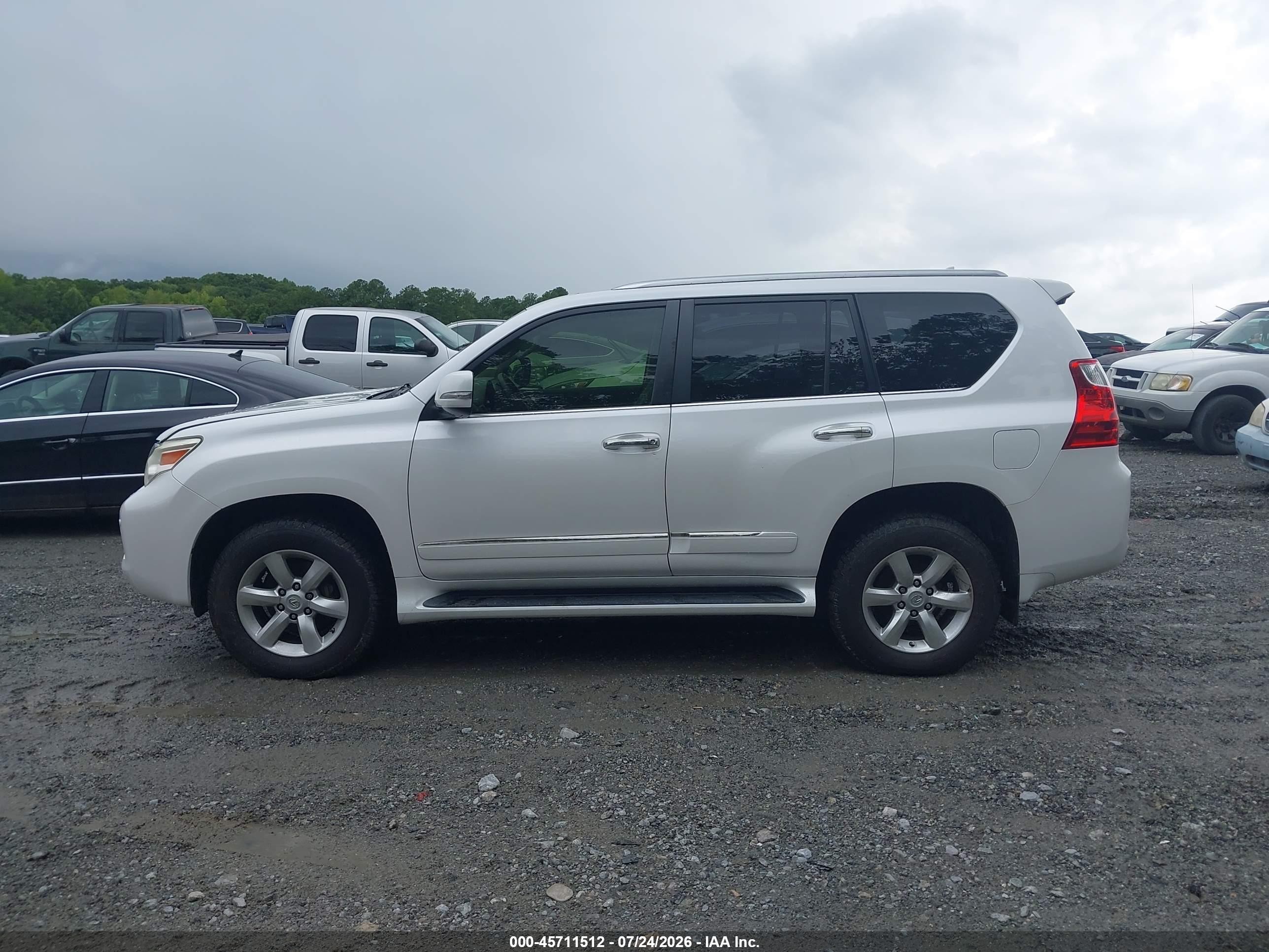 2013 Lexus Gx 460   White vin: JTJBM7FX2D5052598