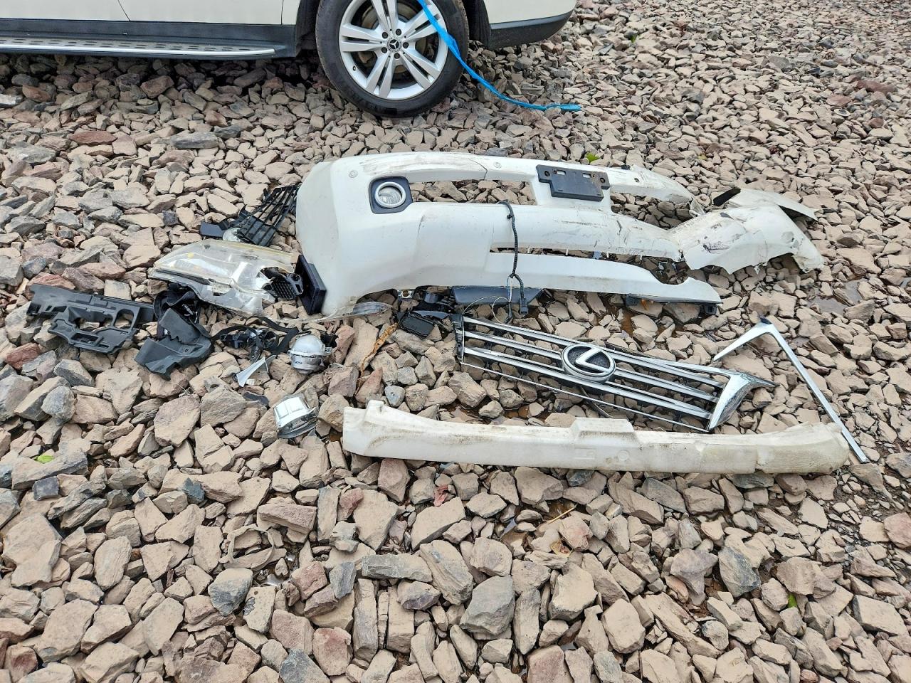 2013 Lexus Gx 460 White vin: JTJBM7FX2D5059213