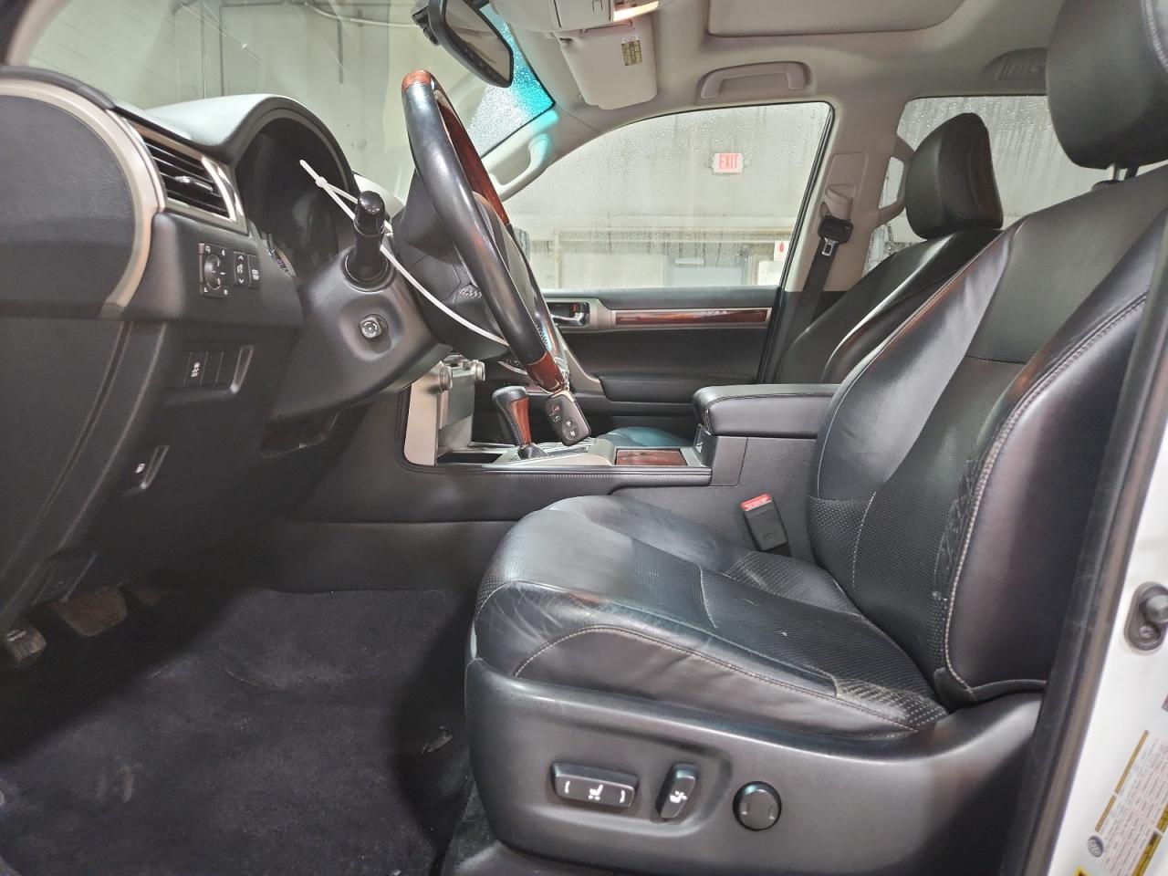 2013 Lexus Gx 460 White vin: JTJBM7FX2D5061818 Damage: Left Front Seat, Worn, Acceptable