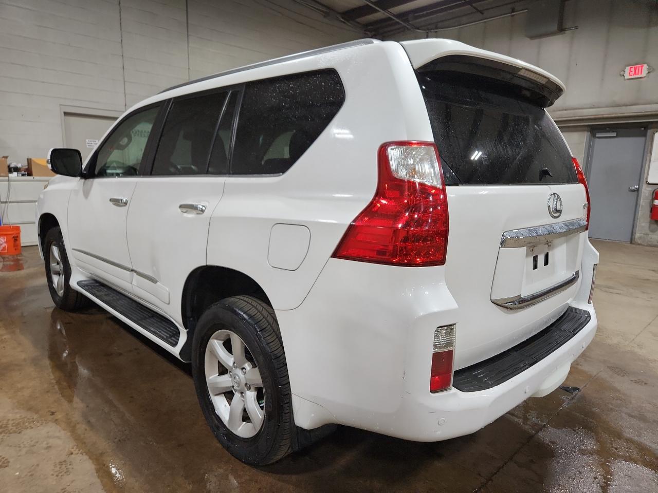 2013 Lexus Gx 460 White vin: JTJBM7FX2D5061818 Damage: Rear Bumper/Cover, Scraped, 2 To 3 Inches