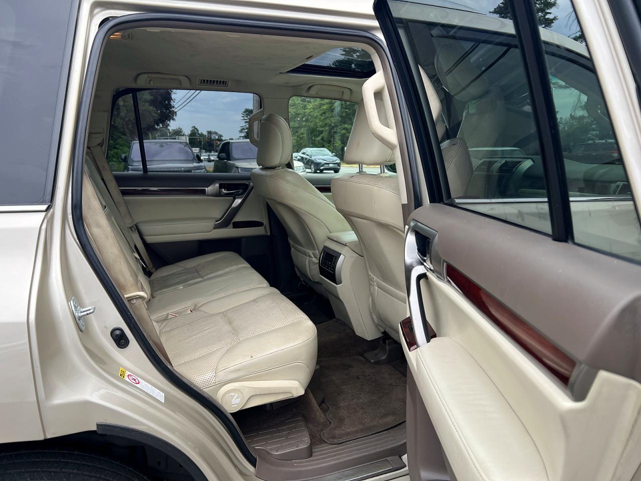 2013 Lexus Gx 460 Beige vin: JTJBM7FX3D5050598