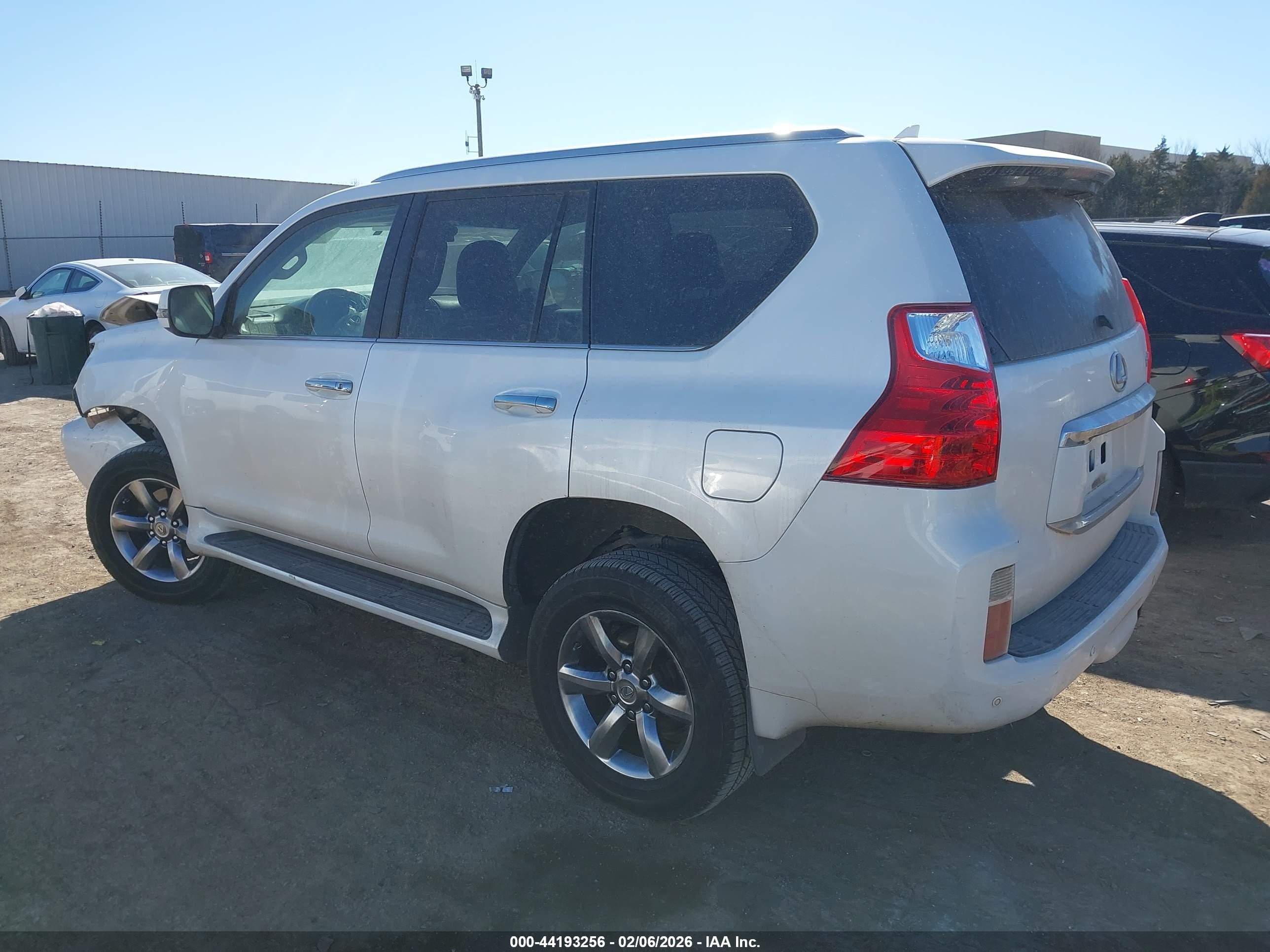 2011 Lexus Gx 460   White vin: JTJBM7FX4B5033693