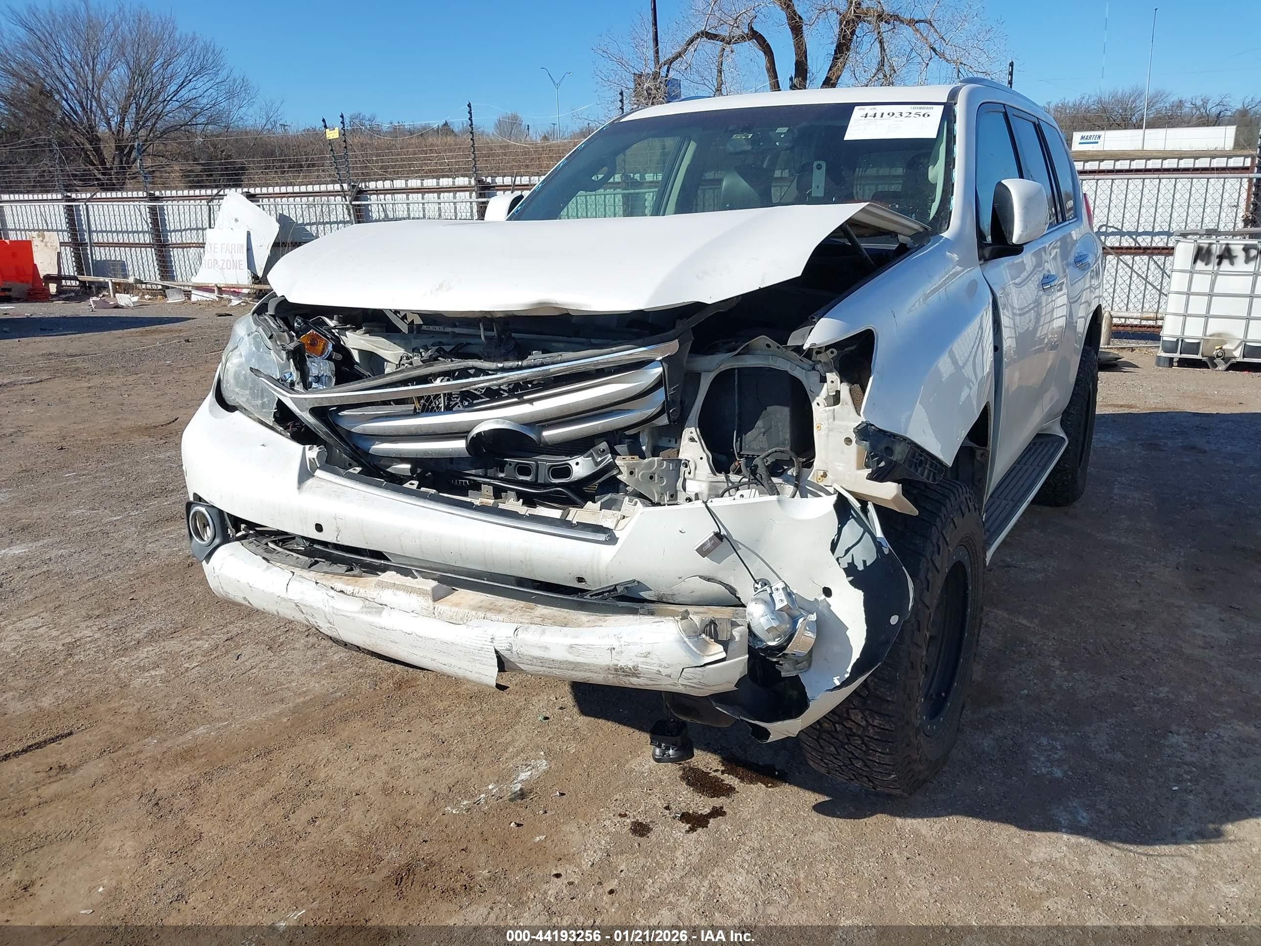 2011 Lexus Gx 460   White vin: JTJBM7FX4B5033693