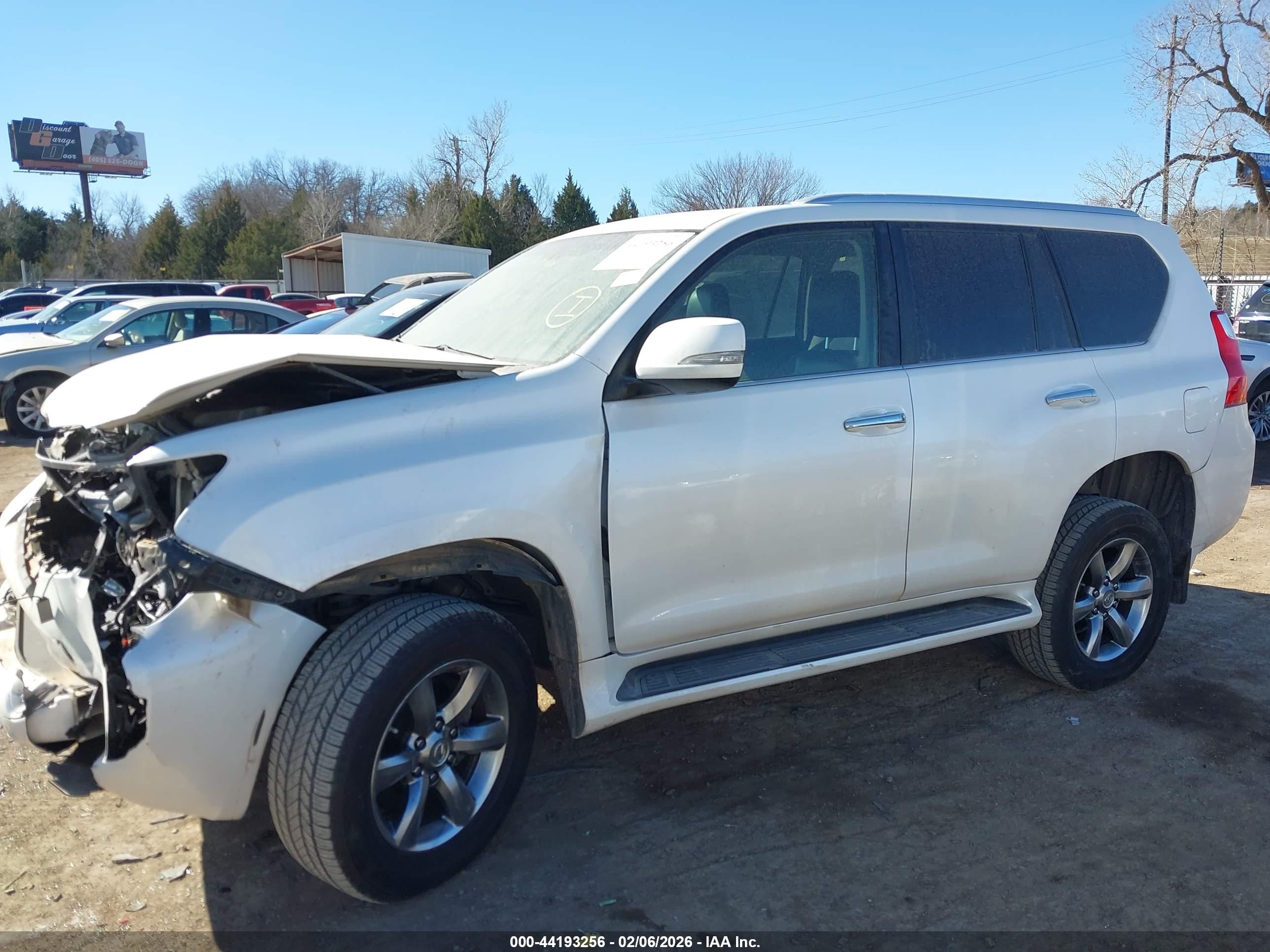 2011 Lexus Gx 460   White vin: JTJBM7FX4B5033693