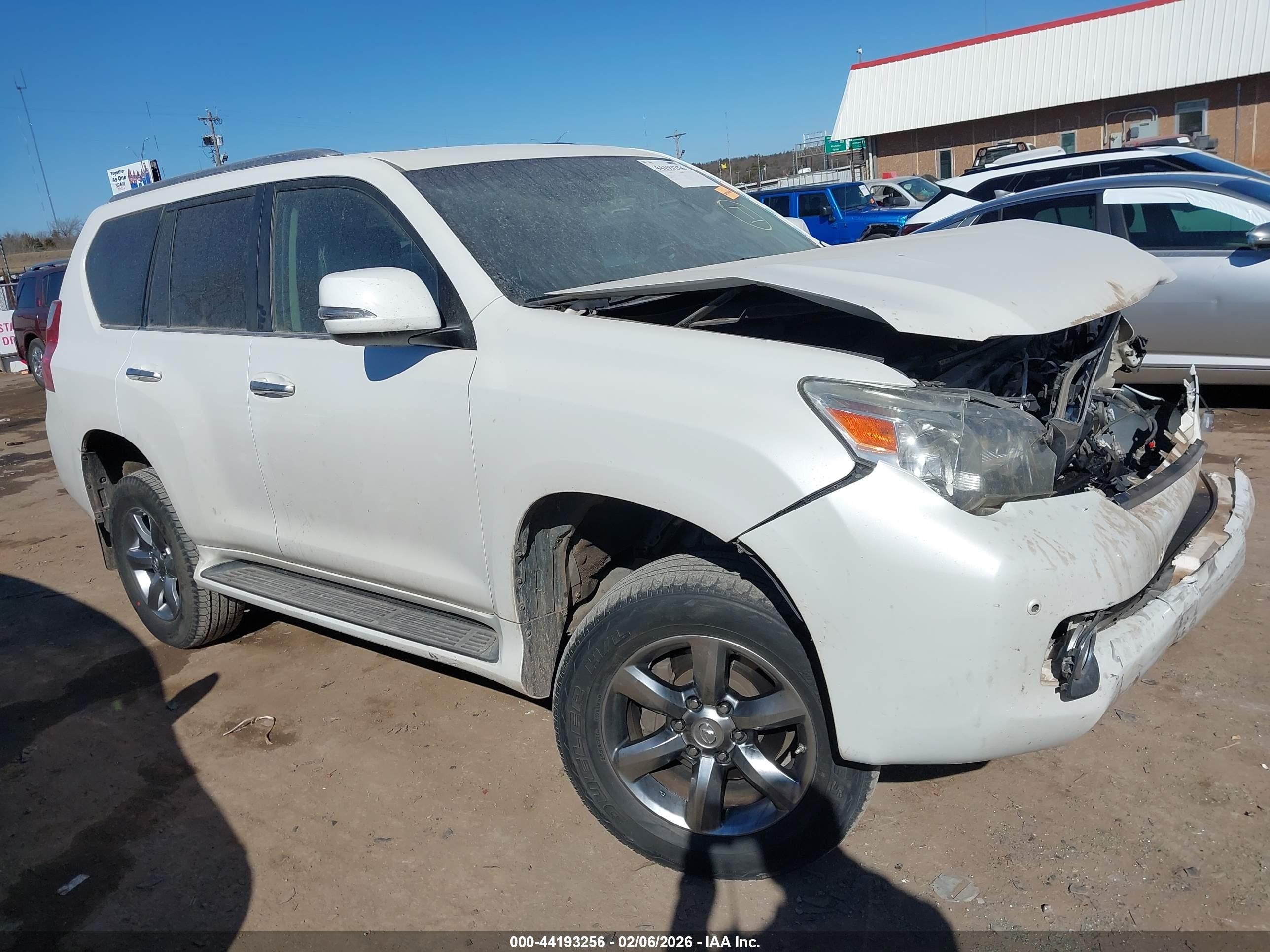 2011 Lexus Gx 460   White vin: JTJBM7FX4B5033693
