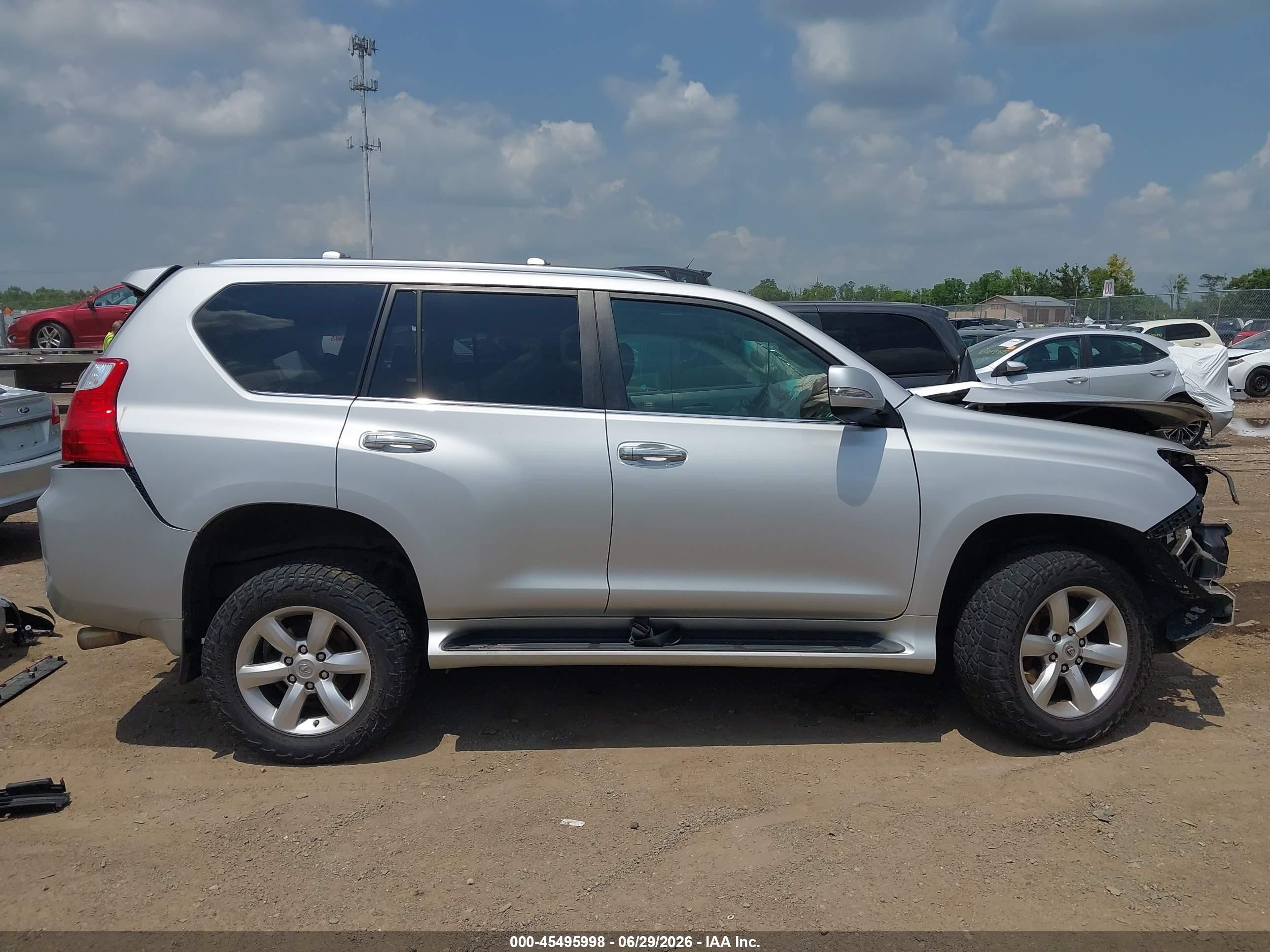 2011 Lexus Gx 460   Silver vin: JTJBM7FX4B5034682