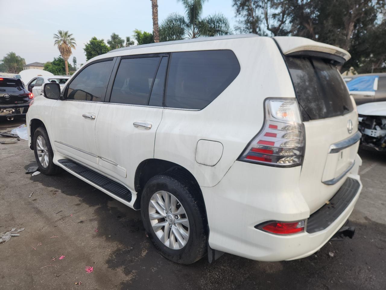 2019 Lexus Gx 460 Base Белый vin: JTJBM7FX7K5239655 Damage: Left Rear Door, Dent(S) W/No Paint Dmg, > 12 Inches