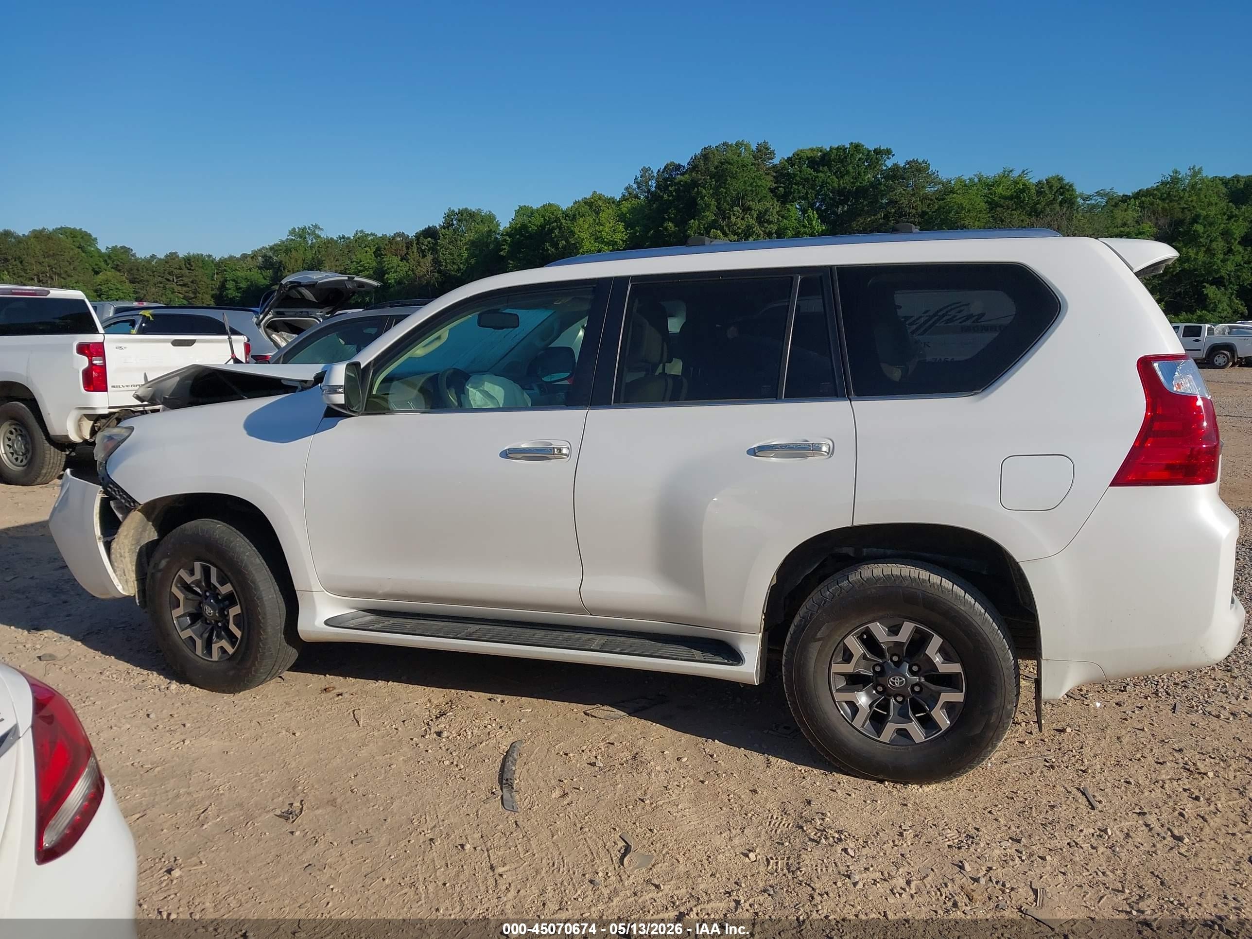 2011 Lexus Gx 460   White vin: JTJBM7FX8B5026214