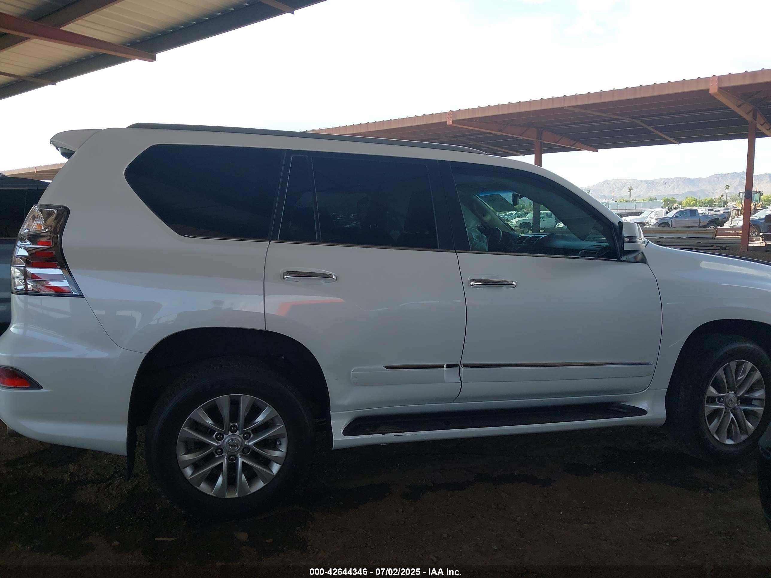 2018 Lexus Gx 460 White vin: JTJBM7FX8J5198645
