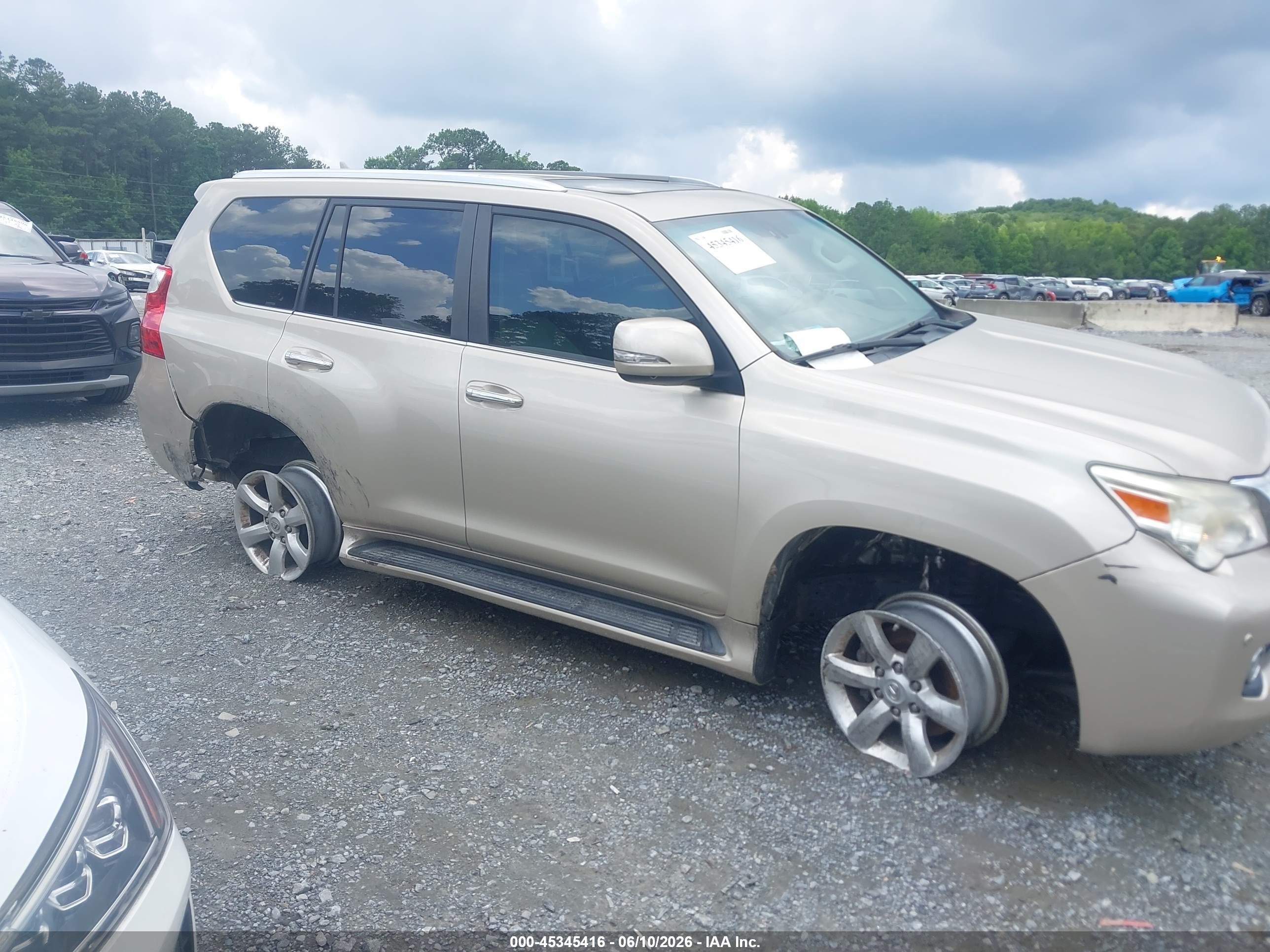 2011 Lexus Gx 460   Gold vin: JTJBM7FX9B5028652
