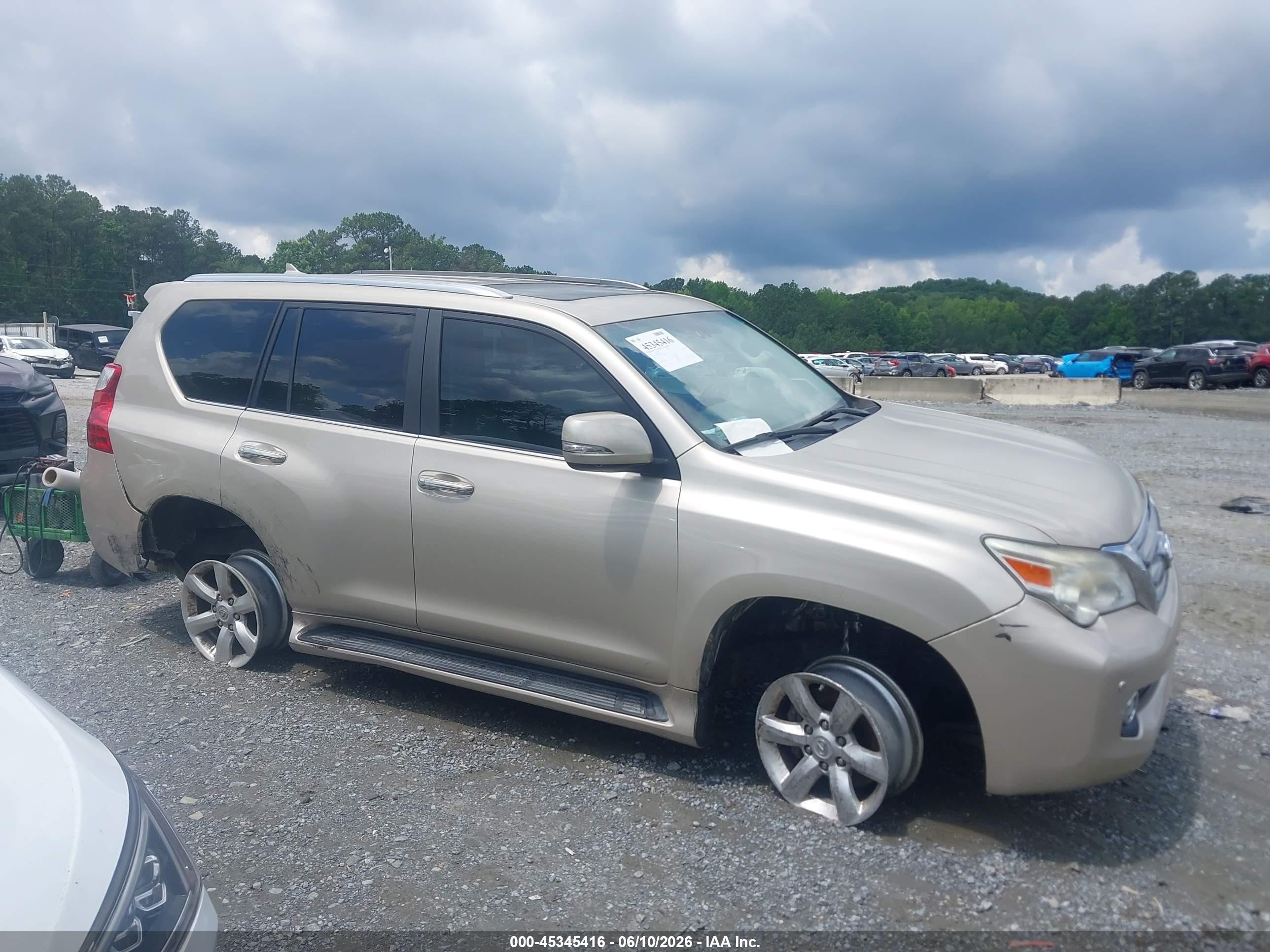 2011 Lexus Gx 460   Gold vin: JTJBM7FX9B5028652