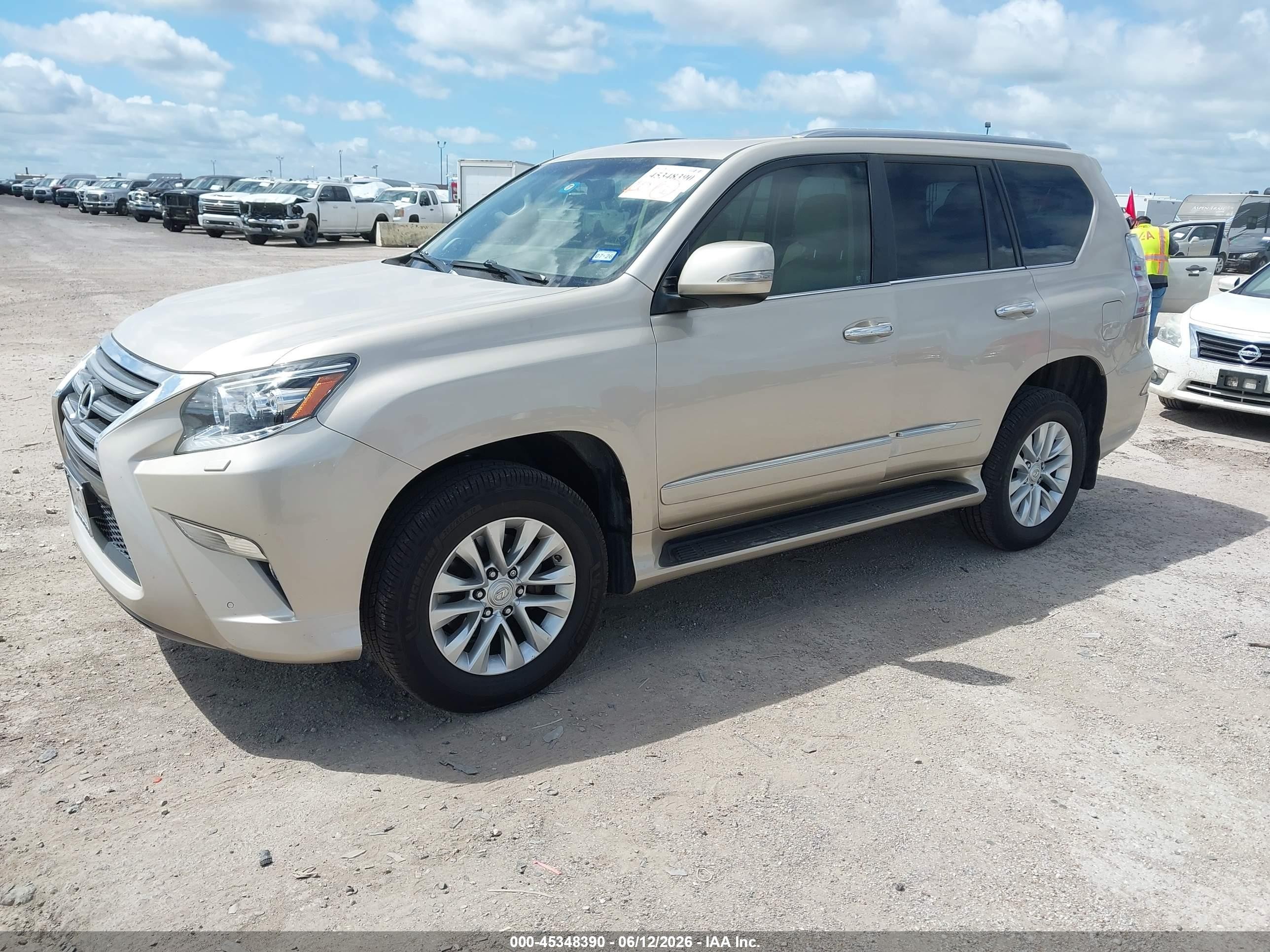 2014 Lexus Gx 460   Beige vin: JTJBM7FX9E5085180