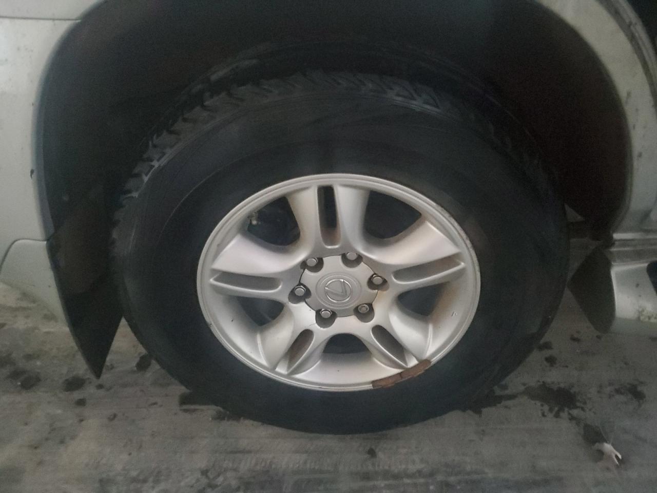 2004 Lexus Gx 470 Base Silver vin: JTJBT20X440052355 Damage: Right Rear Wheel, Curb Rash, 9 To 10 Inches