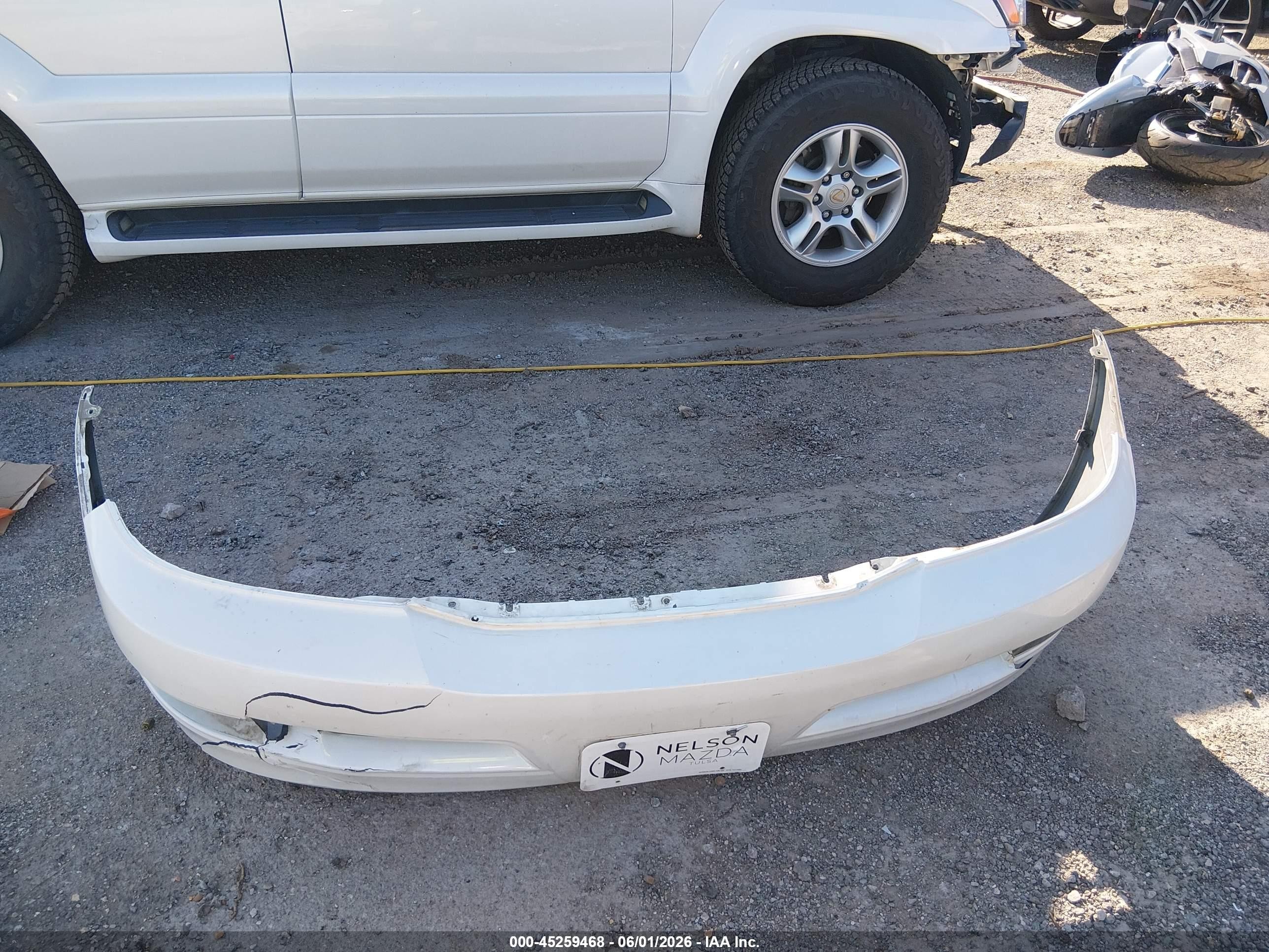 2004 Lexus Gx 470   White vin: JTJBT20X640039932