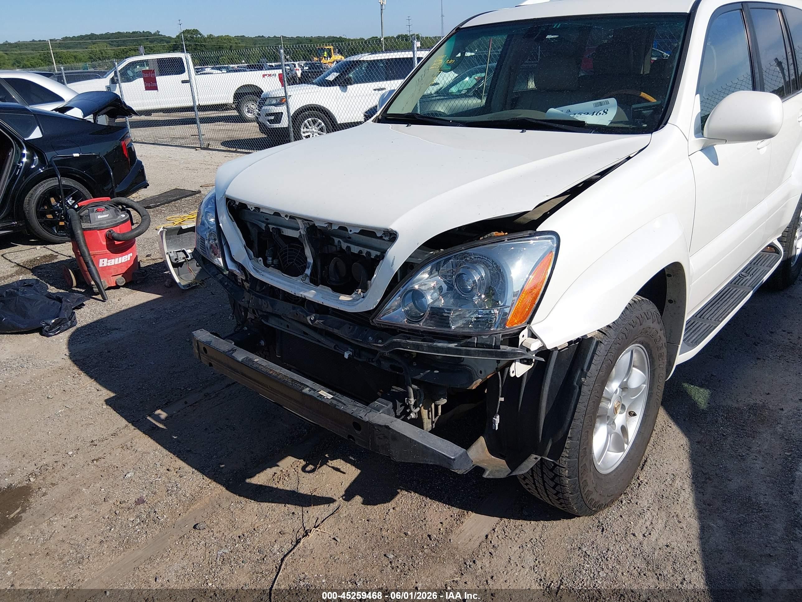 2004 Lexus Gx 470   White vin: JTJBT20X640039932