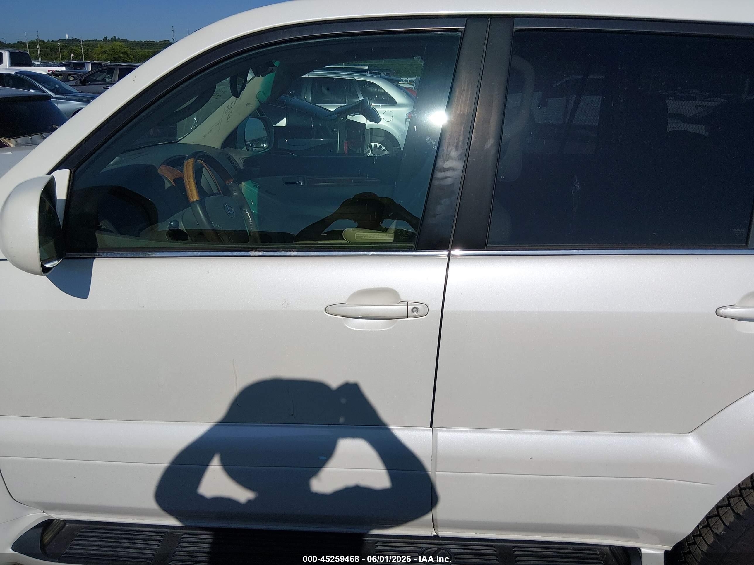 2004 Lexus Gx 470   White vin: JTJBT20X640039932